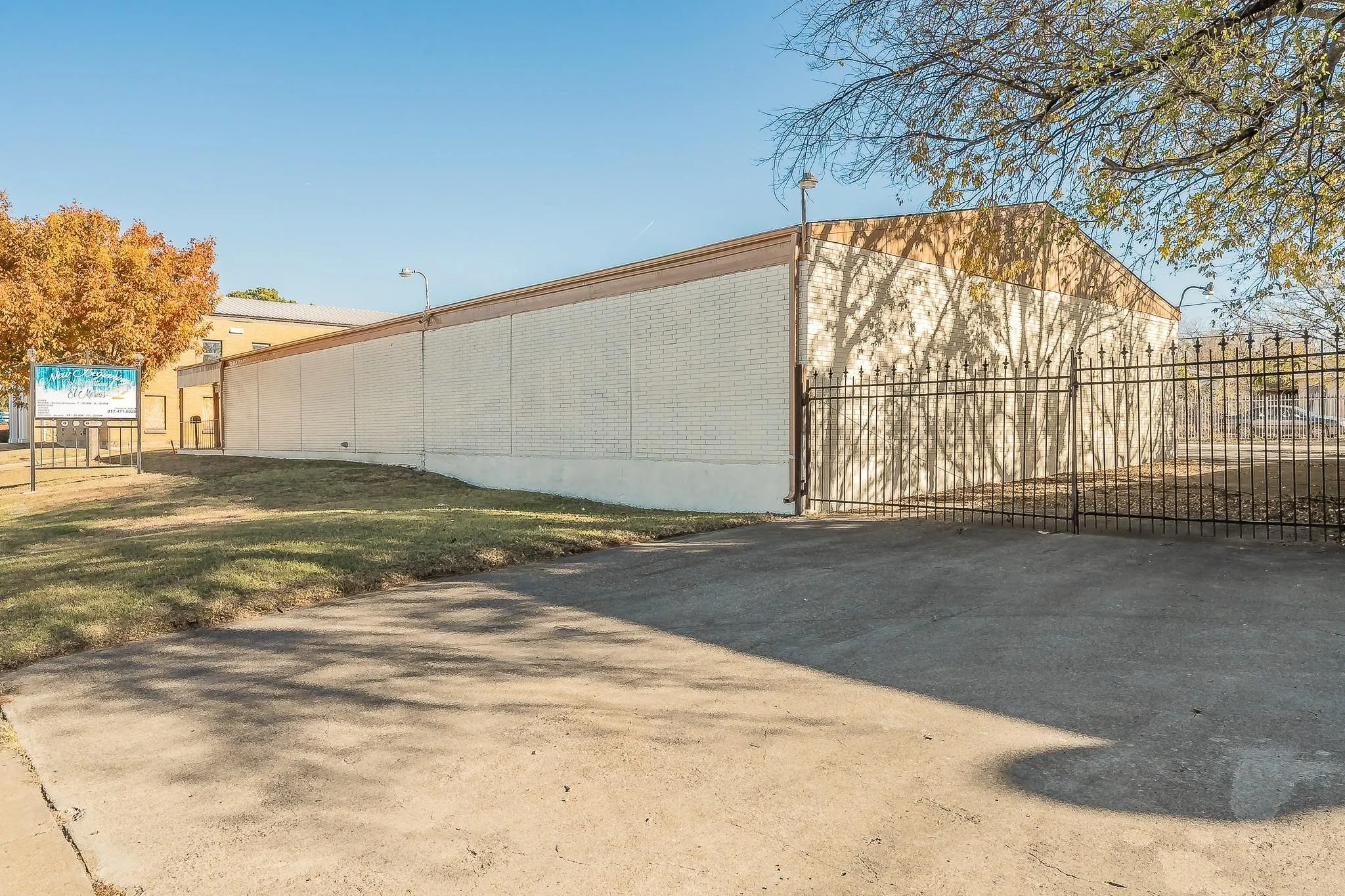 Business For Sale in Tarrant County , 3819 Mccart Avenue, Fort Worth, Texas 76110, 0, 0, Garage spaces, 0 Sqft, built in 1966, mls#21396254, Real Estate Agent in Fort Worth, Homes For Sale in Tarrant county, Homes For Sale in Fort Worth, Realtor in Fort Worth Texas, Real Estate Brokerage Independent Realty Texas, Luminita Cordes Realtor