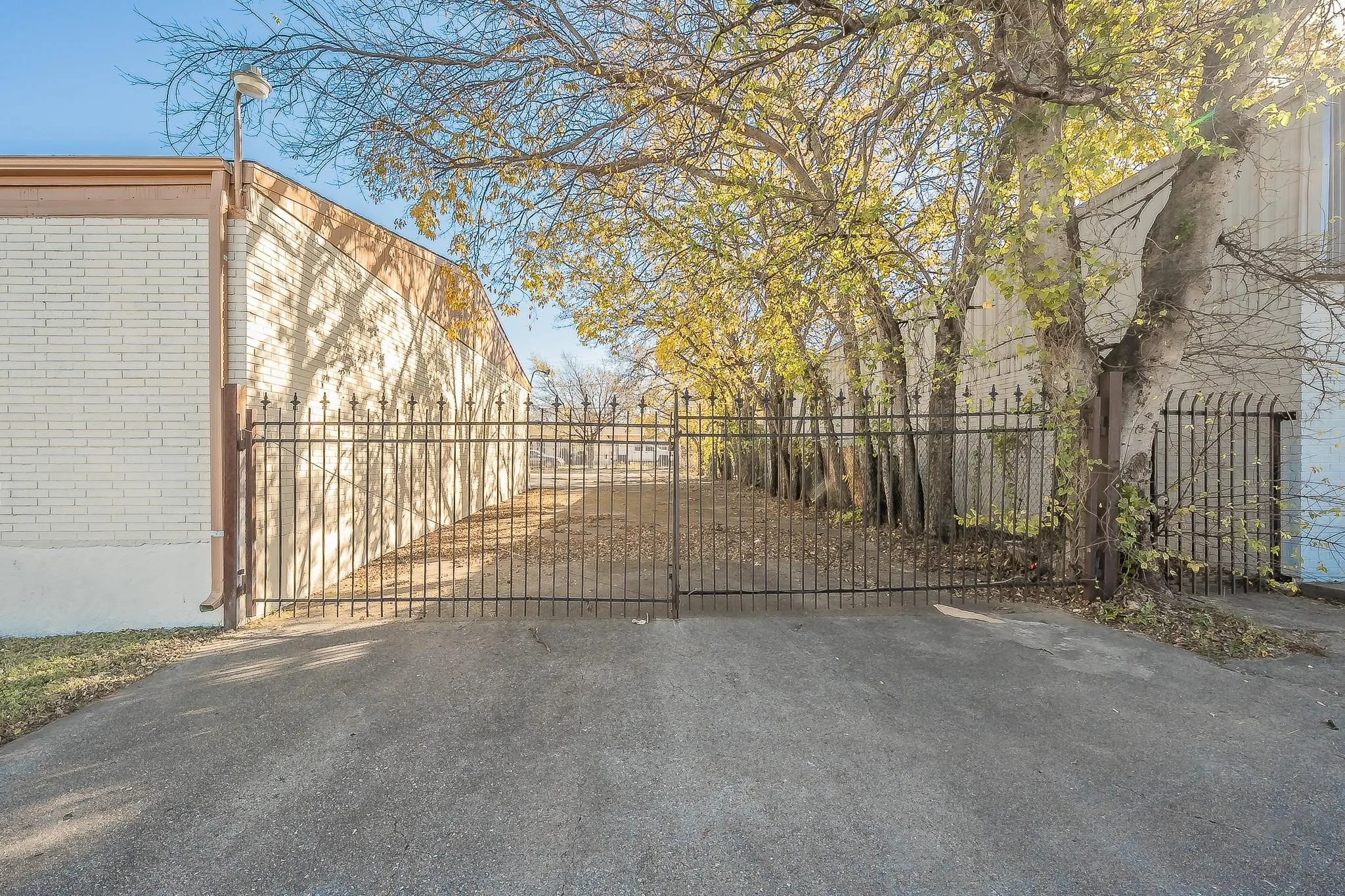 Business For Sale in Tarrant County , 3819 Mccart Avenue, Fort Worth, Texas 76110, 0, 0, Garage spaces, 0 Sqft, built in 1966, mls#21396254, Real Estate Agent in Fort Worth, Homes For Sale in Tarrant county, Homes For Sale in Fort Worth, Realtor in Fort Worth Texas, Real Estate Brokerage Independent Realty Texas, Luminita Cordes Realtor