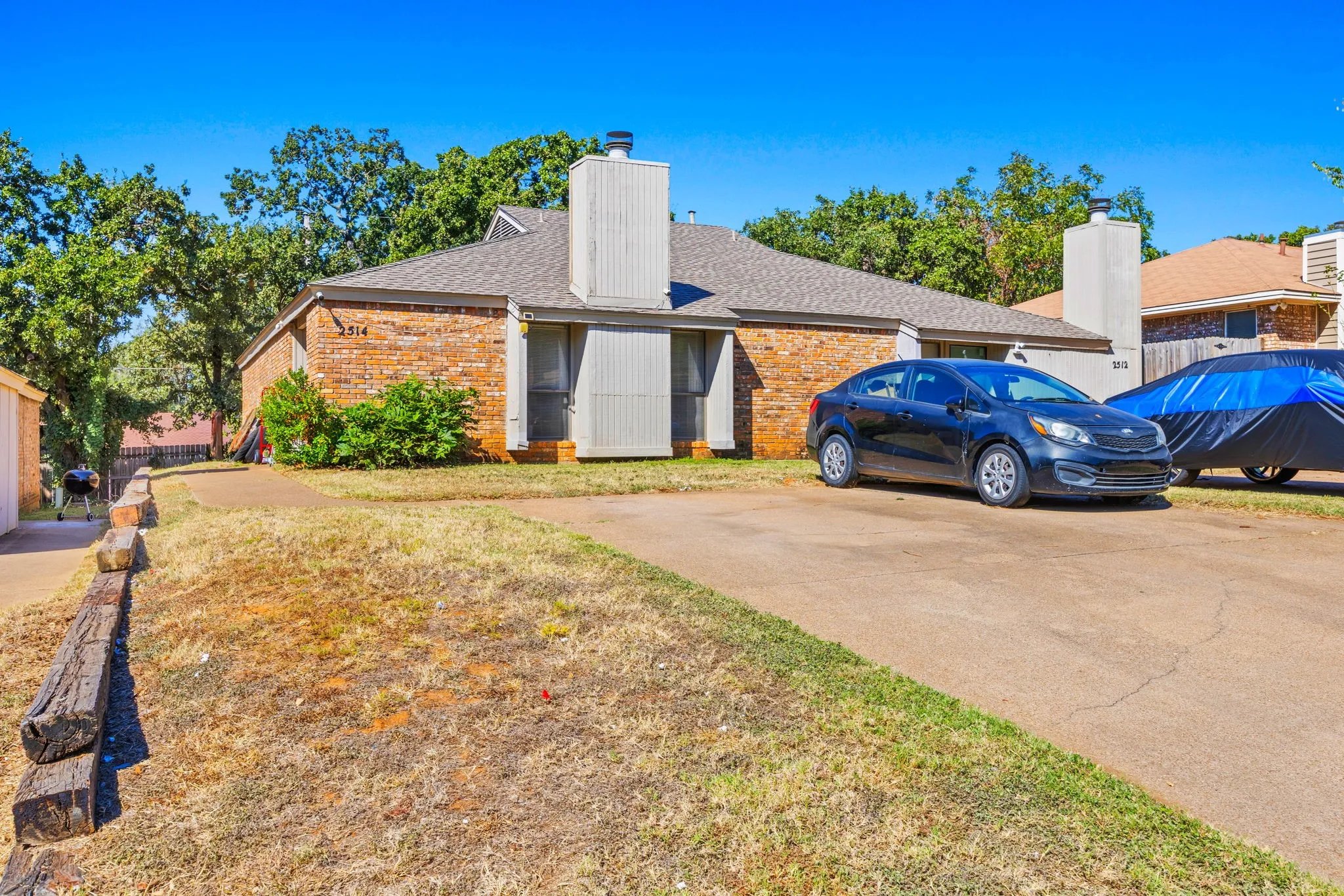 Duplex For Rent in Tarrant County , 2512 Windy Pine Lane 2514, Arlington, Texas 76015, 2 Bedroom, 1 Bathroom, Garage spaces, 1,102 Sqft, built in 1981, mls#21396873, Real Estate Agent in Arlington, Homes For Rent in Tarrant county, Homes For Rent in Arlington, Realtor in Arlington Texas, Real Estate Brokerage Independent Realty Texas, Luminita Cordes Realtor
