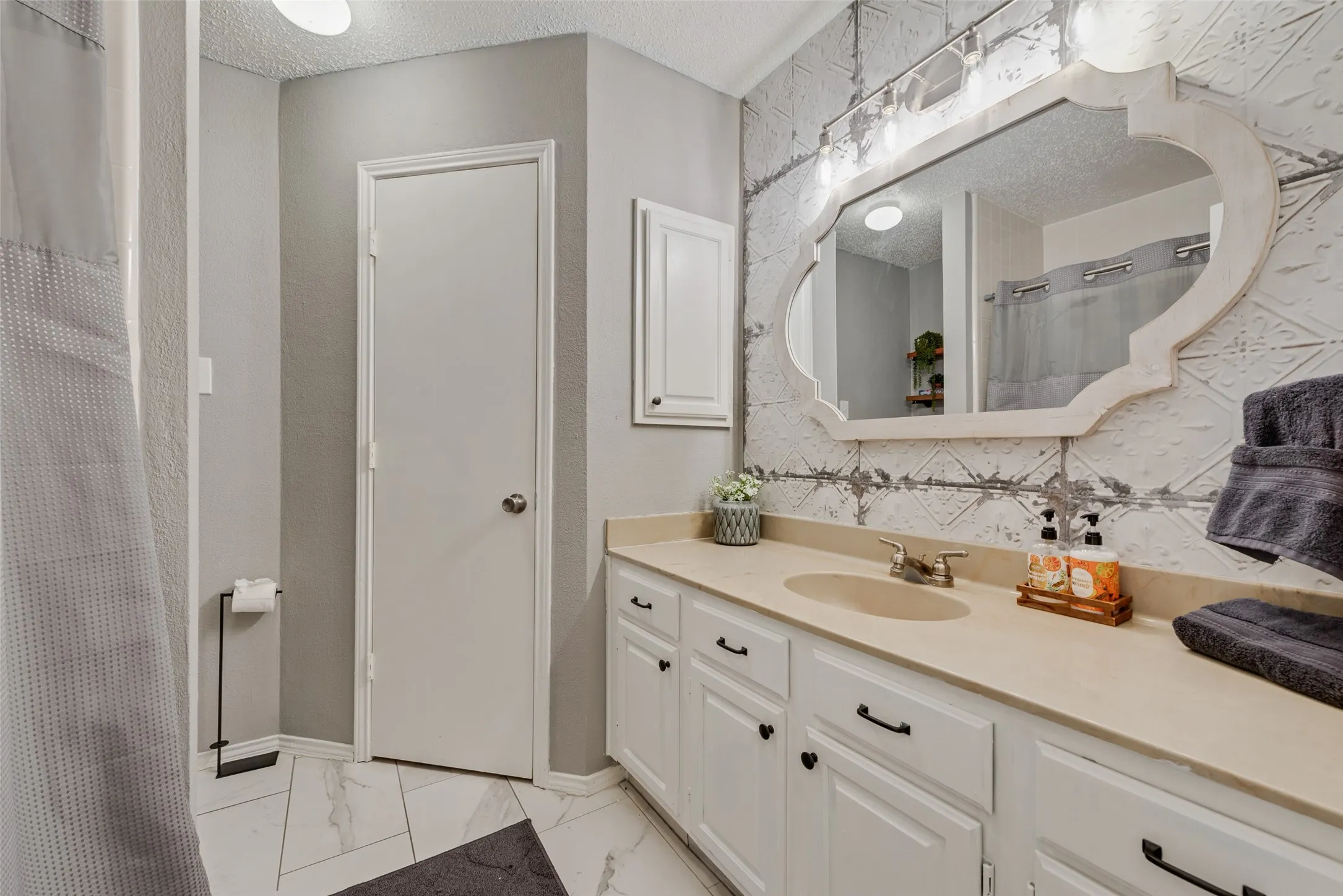 Single Family Residence For Sale in Tarrant County , 10140 Indian Mound Road, Fort Worth, Texas 76108, 3 Bedroom, 2 Bathroom, 2 Garage spaces, 1,556 Sqft, built in 1986, mls#21395676, Real Estate Agent in Fort Worth, Homes For Sale in Tarrant county, Homes For Sale in Fort Worth, Realtor in Fort Worth Texas, Real Estate Brokerage Independent Realty Texas, Luminita Cordes Realtor