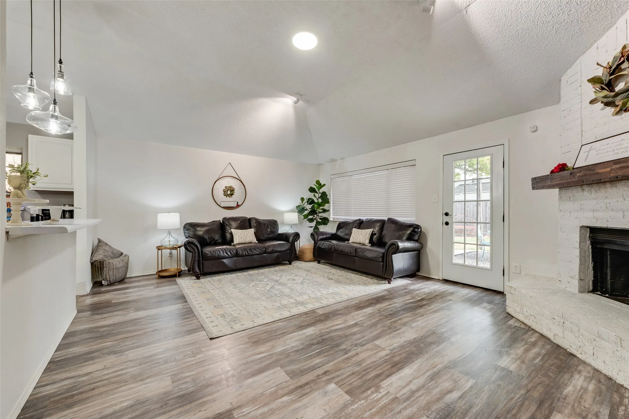 Single Family Residence For Sale in Tarrant County , 10140 Indian Mound Road, Fort Worth, Texas 76108, 3 Bedroom, 2 Bathroom, 2 Garage spaces, 1,556 Sqft, built in 1986, mls#21395676, Real Estate Agent in Fort Worth, Homes For Sale in Tarrant county, Homes For Sale in Fort Worth, Realtor in Fort Worth Texas, Real Estate Brokerage Independent Realty Texas, Luminita Cordes Realtor