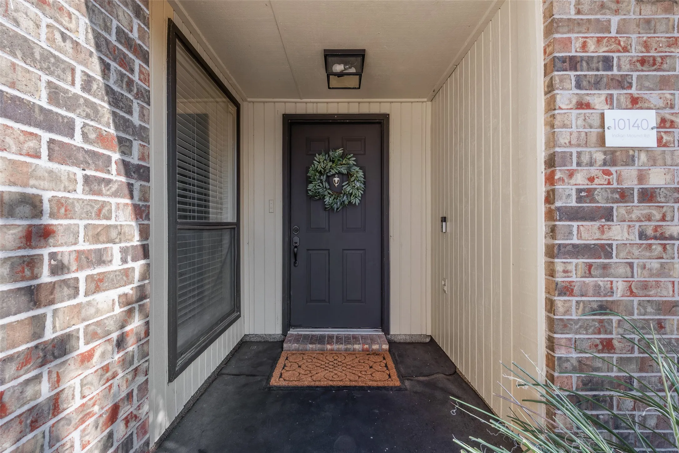 Single Family Residence For Sale in Tarrant County , 10140 Indian Mound Road, Fort Worth, Texas 76108, 3 Bedroom, 2 Bathroom, 2 Garage spaces, 1,556 Sqft, built in 1986, mls#21395676, Real Estate Agent in Fort Worth, Homes For Sale in Tarrant county, Homes For Sale in Fort Worth, Realtor in Fort Worth Texas, Real Estate Brokerage Independent Realty Texas, Luminita Cordes Realtor