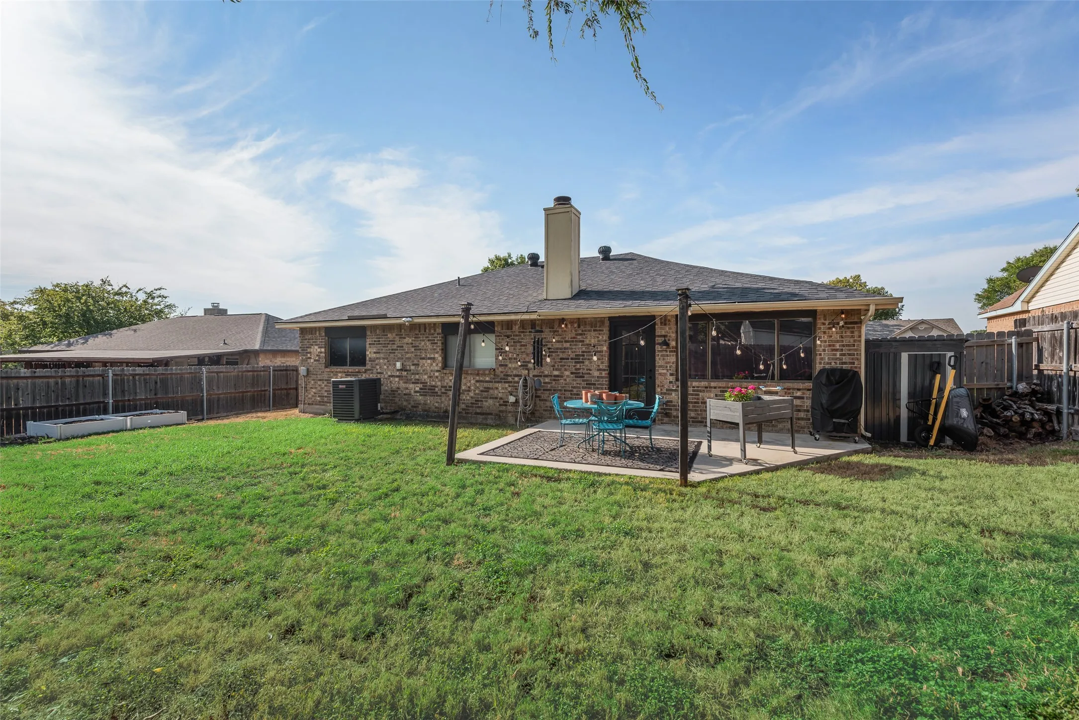 Single Family Residence For Sale in Tarrant County , 10140 Indian Mound Road, Fort Worth, Texas 76108, 3 Bedroom, 2 Bathroom, 2 Garage spaces, 1,556 Sqft, built in 1986, mls#21395676, Real Estate Agent in Fort Worth, Homes For Sale in Tarrant county, Homes For Sale in Fort Worth, Realtor in Fort Worth Texas, Real Estate Brokerage Independent Realty Texas, Luminita Cordes Realtor