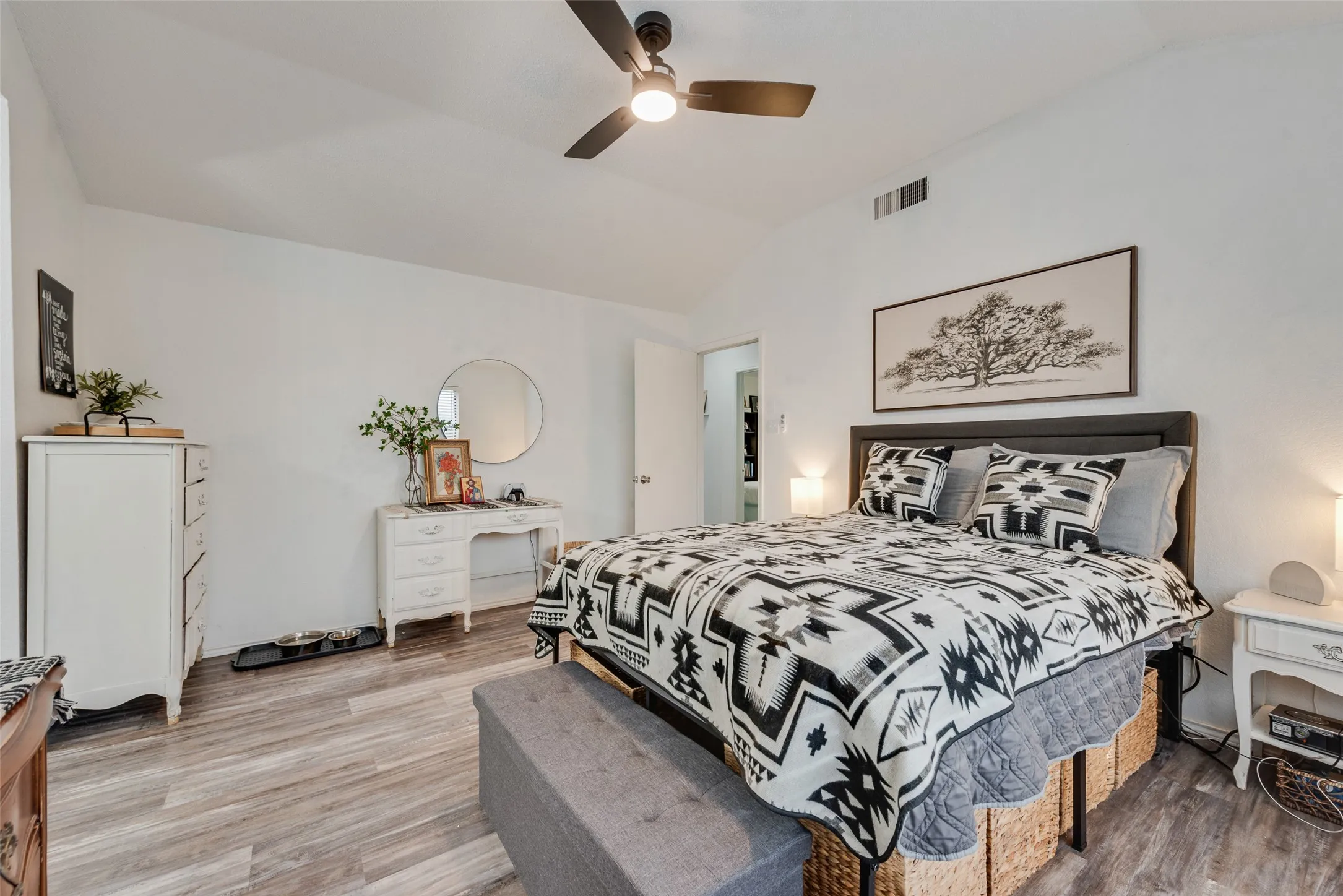 Single Family Residence For Sale in Tarrant County , 10140 Indian Mound Road, Fort Worth, Texas 76108, 3 Bedroom, 2 Bathroom, 2 Garage spaces, 1,556 Sqft, built in 1986, mls#21395676, Real Estate Agent in Fort Worth, Homes For Sale in Tarrant county, Homes For Sale in Fort Worth, Realtor in Fort Worth Texas, Real Estate Brokerage Independent Realty Texas, Luminita Cordes Realtor