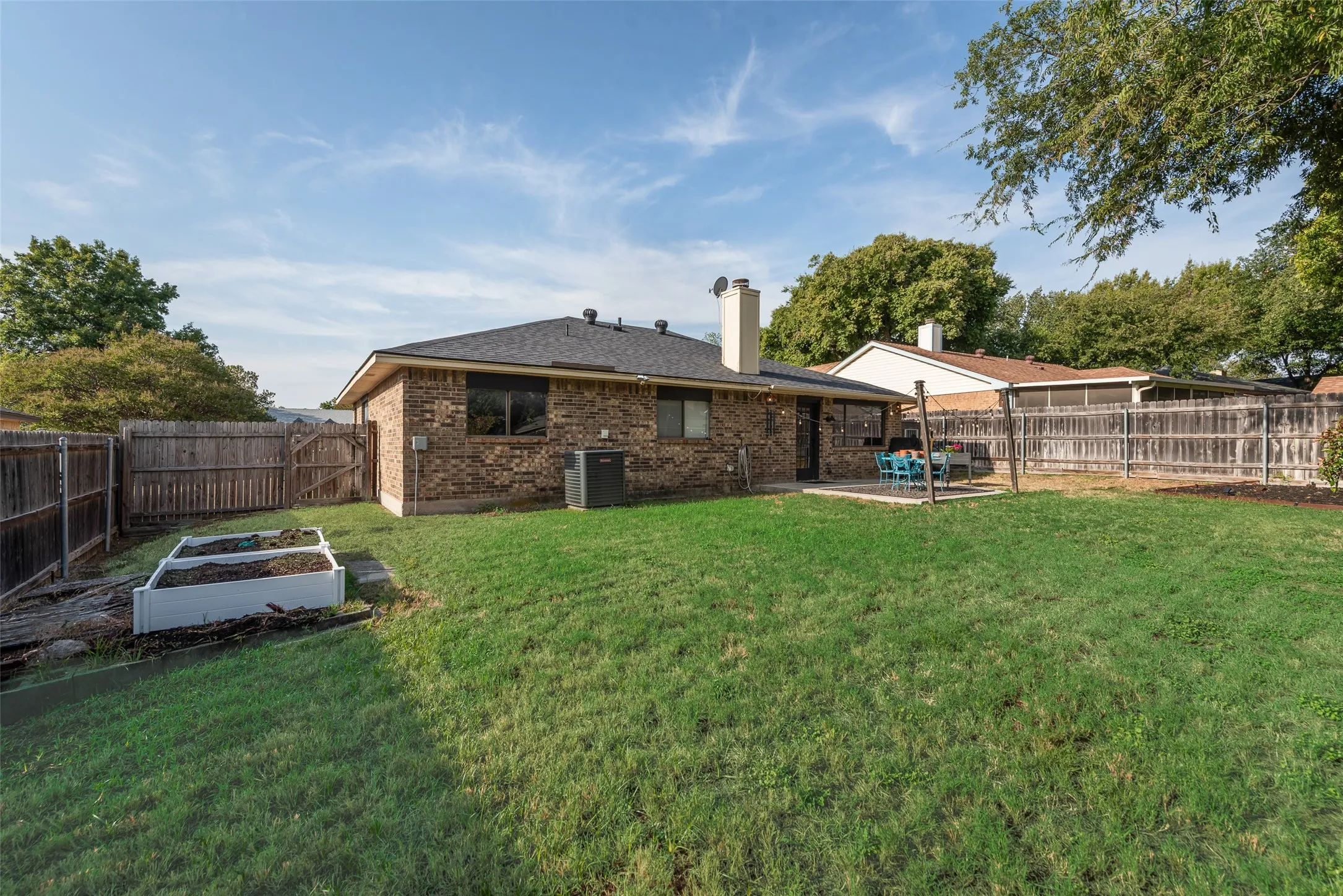 Single Family Residence For Sale in Tarrant County , 10140 Indian Mound Road, Fort Worth, Texas 76108, 3 Bedroom, 2 Bathroom, 2 Garage spaces, 1,556 Sqft, built in 1986, mls#21395676, Real Estate Agent in Fort Worth, Homes For Sale in Tarrant county, Homes For Sale in Fort Worth, Realtor in Fort Worth Texas, Real Estate Brokerage Independent Realty Texas, Luminita Cordes Realtor