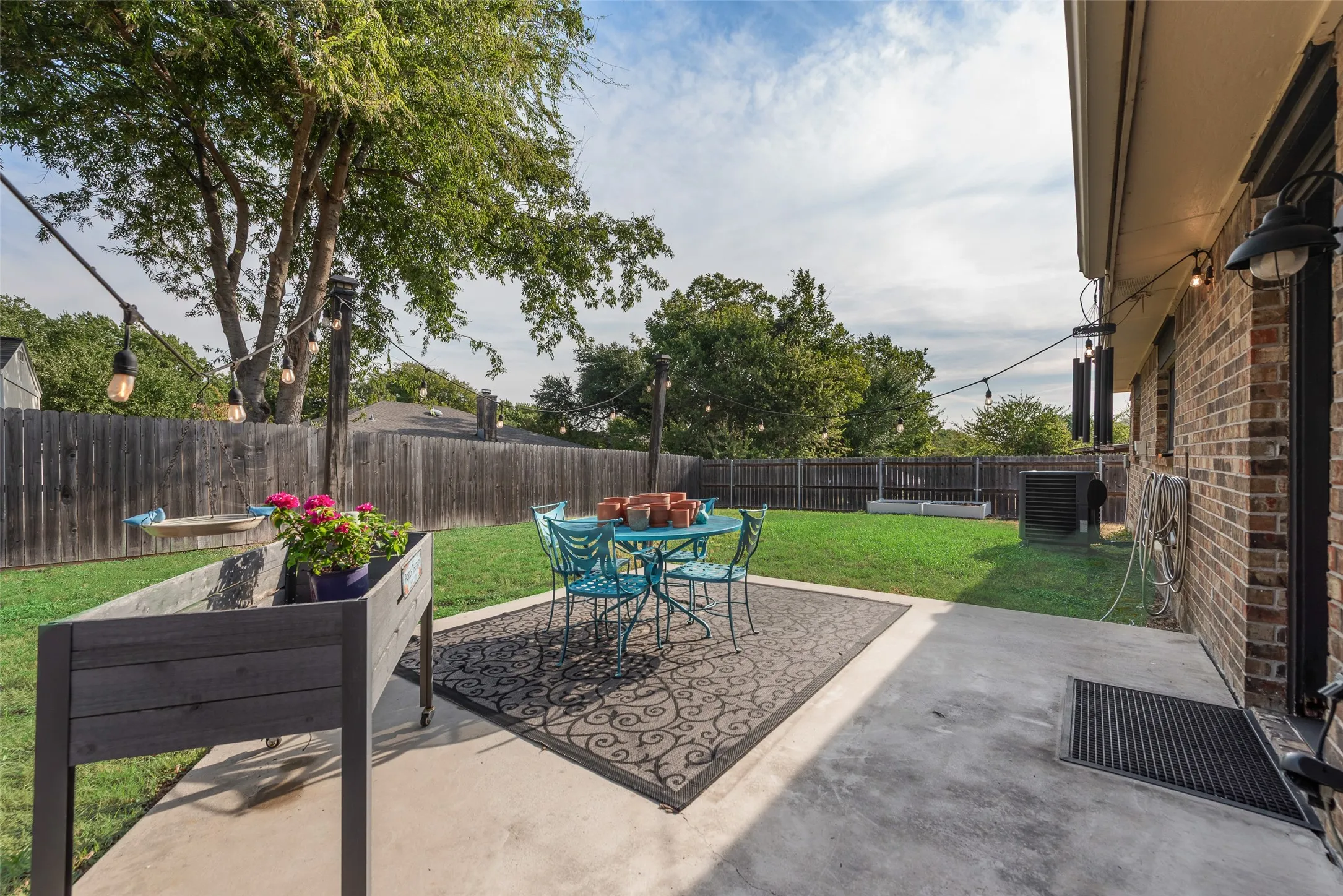 Single Family Residence For Sale in Tarrant County , 10140 Indian Mound Road, Fort Worth, Texas 76108, 3 Bedroom, 2 Bathroom, 2 Garage spaces, 1,556 Sqft, built in 1986, mls#21395676, Real Estate Agent in Fort Worth, Homes For Sale in Tarrant county, Homes For Sale in Fort Worth, Realtor in Fort Worth Texas, Real Estate Brokerage Independent Realty Texas, Luminita Cordes Realtor
