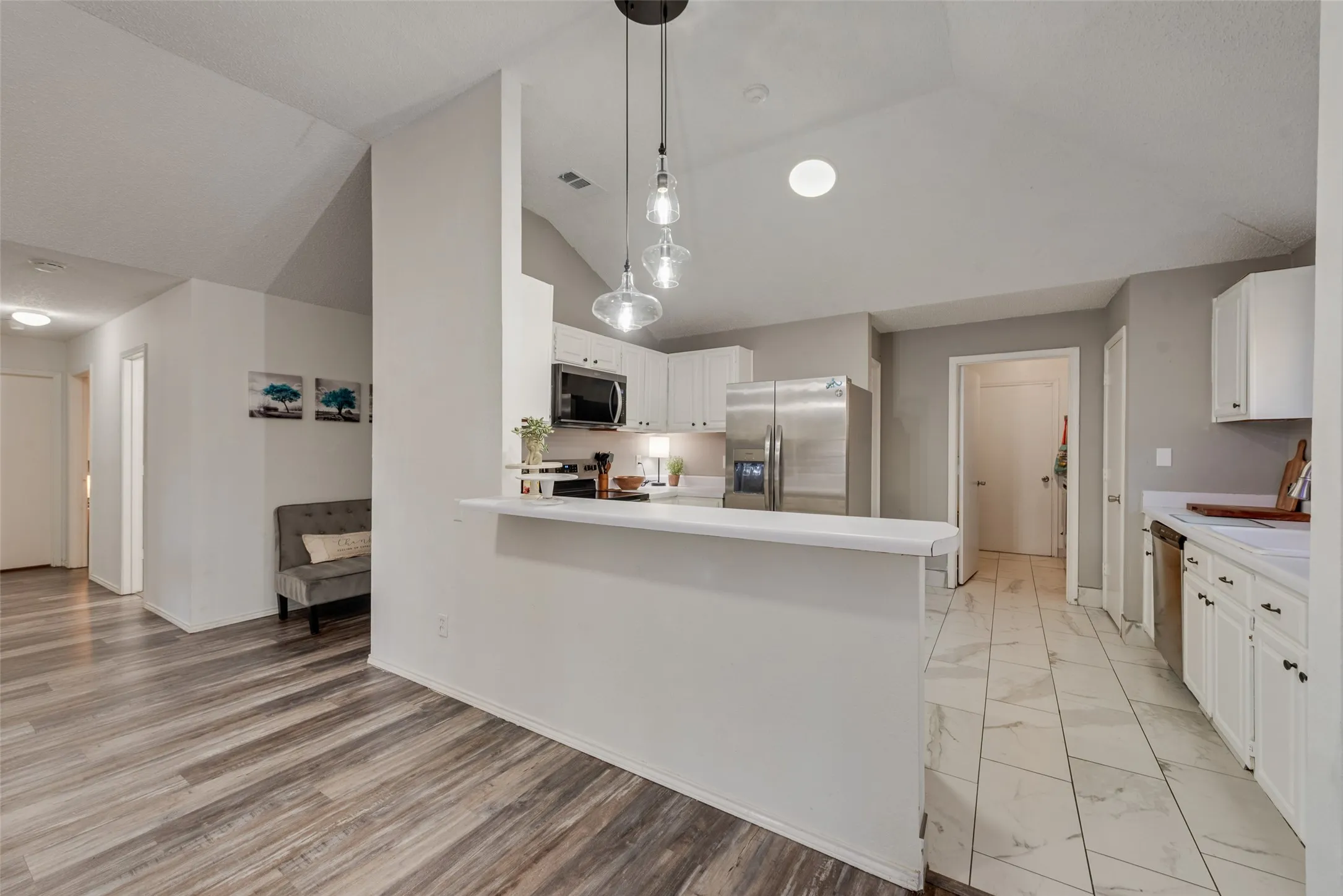 Single Family Residence For Sale in Tarrant County , 10140 Indian Mound Road, Fort Worth, Texas 76108, 3 Bedroom, 2 Bathroom, 2 Garage spaces, 1,556 Sqft, built in 1986, mls#21395676, Real Estate Agent in Fort Worth, Homes For Sale in Tarrant county, Homes For Sale in Fort Worth, Realtor in Fort Worth Texas, Real Estate Brokerage Independent Realty Texas, Luminita Cordes Realtor