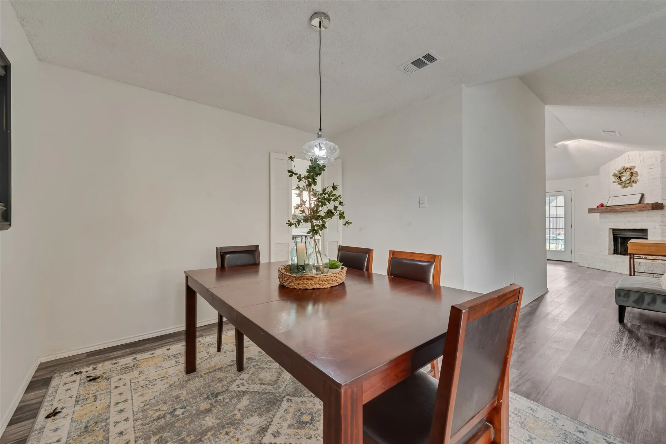 Single Family Residence For Sale in Tarrant County , 10140 Indian Mound Road, Fort Worth, Texas 76108, 3 Bedroom, 2 Bathroom, 2 Garage spaces, 1,556 Sqft, built in 1986, mls#21395676, Real Estate Agent in Fort Worth, Homes For Sale in Tarrant county, Homes For Sale in Fort Worth, Realtor in Fort Worth Texas, Real Estate Brokerage Independent Realty Texas, Luminita Cordes Realtor
