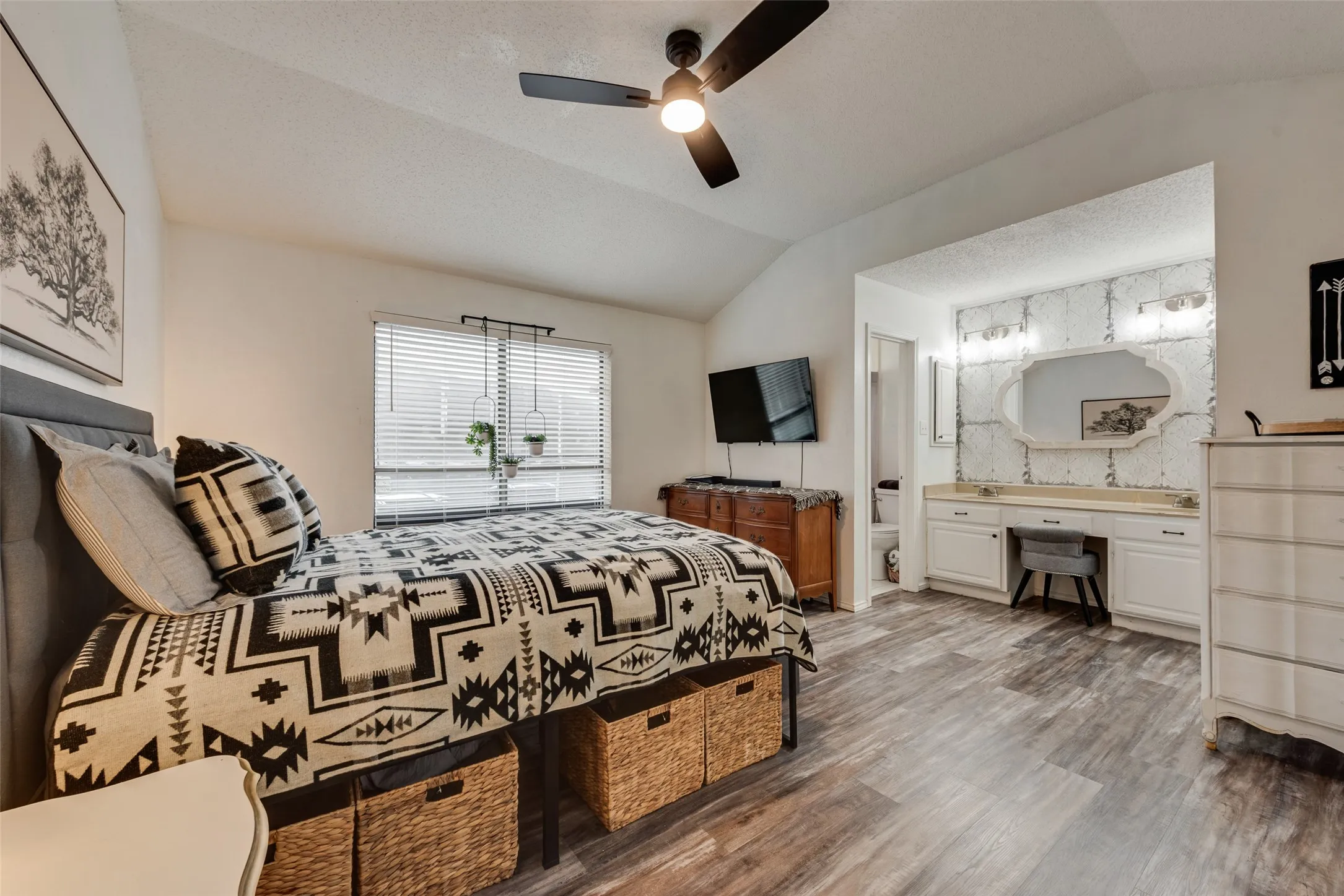 Single Family Residence For Sale in Tarrant County , 10140 Indian Mound Road, Fort Worth, Texas 76108, 3 Bedroom, 2 Bathroom, 2 Garage spaces, 1,556 Sqft, built in 1986, mls#21395676, Real Estate Agent in Fort Worth, Homes For Sale in Tarrant county, Homes For Sale in Fort Worth, Realtor in Fort Worth Texas, Real Estate Brokerage Independent Realty Texas, Luminita Cordes Realtor