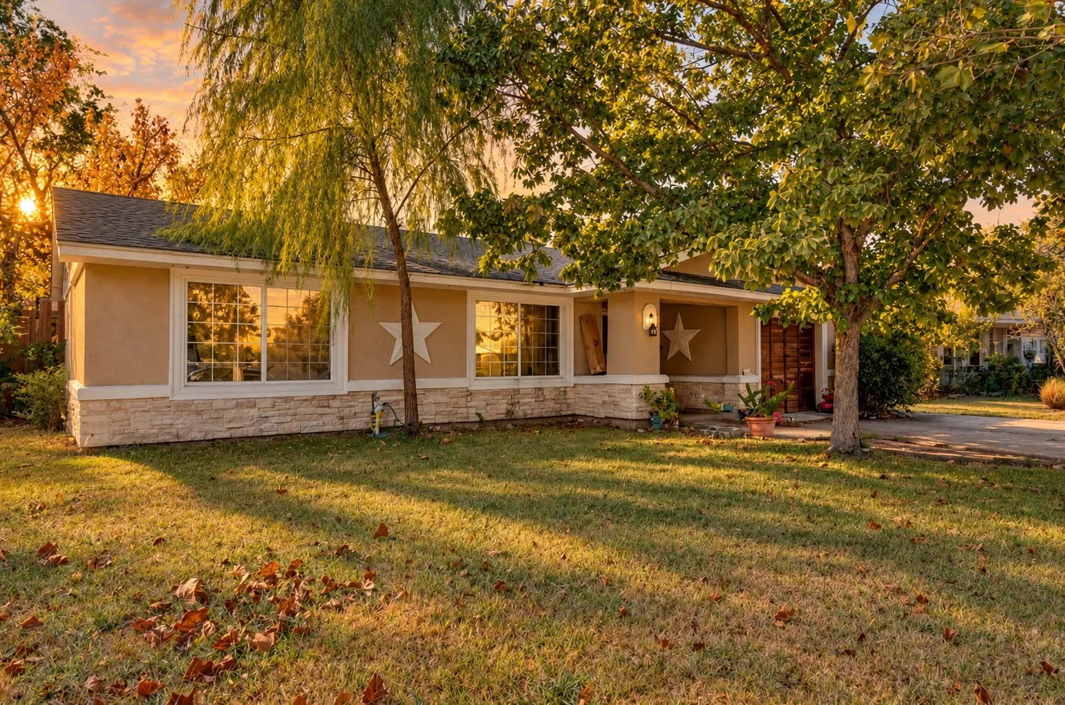 Single Family Residence For Sale in Dallas County , 13320 Glenside Drive, Farmers Branch, Texas 75234, 4 Bedroom, 2 Bathroom, Garage spaces, 1,171 Sqft, built in 1956, mls#21397046, Real Estate Agent in Farmers Branch, Homes For Sale in Dallas county, Homes For Sale in Farmers Branch, Realtor in Farmers Branch Texas, Real Estate Brokerage Independent Realty Texas, Luminita Cordes Realtor