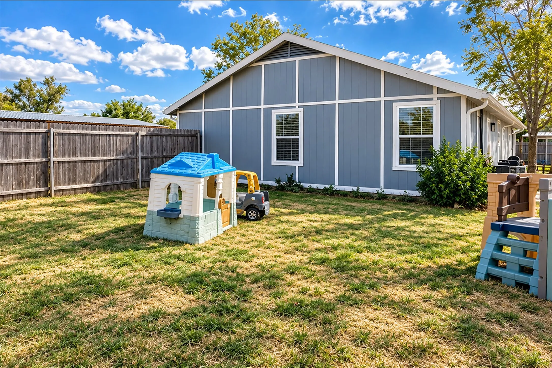 Single Family Residence For Sale in Erath County , 728 Water Oak Street, Dublin, Texas 76446, 4 Bedroom, 2 Bathroom, Garage spaces, 1,800 Sqft, built in 1994, mls#21396818, Real Estate Agent in Dublin, Homes For Sale in Erath county, Homes For Sale in Dublin, Realtor in Dublin Texas, Real Estate Brokerage Independent Realty Texas, Luminita Cordes Realtor