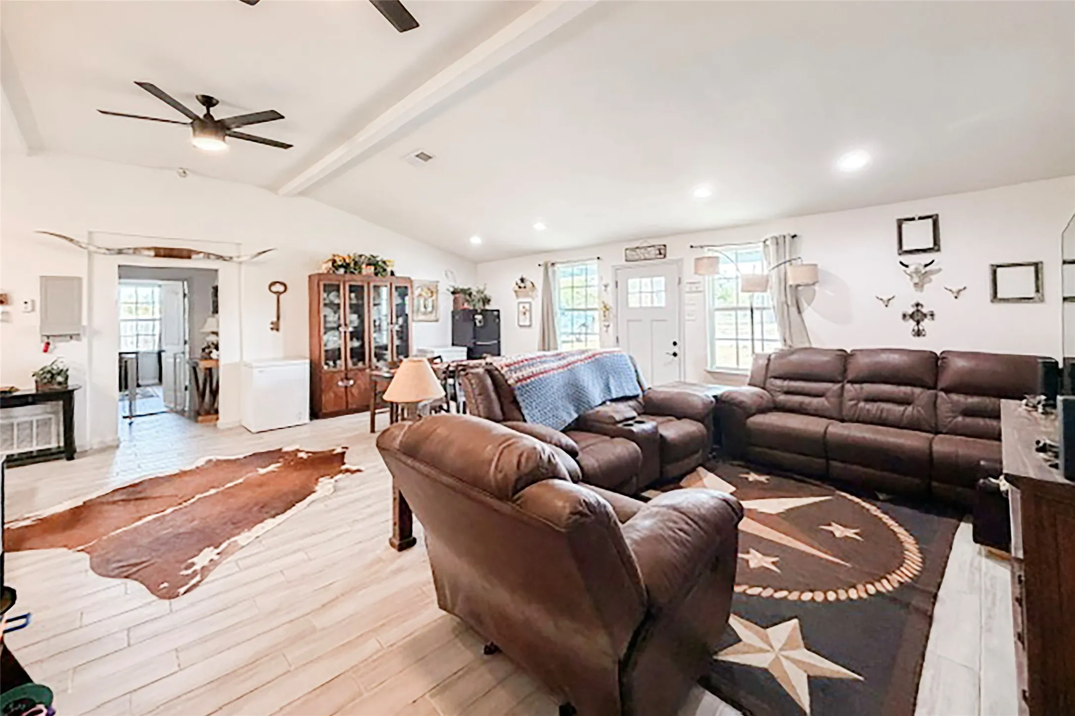Single Family Residence For Sale in Erath County , 728 Water Oak Street, Dublin, Texas 76446, 4 Bedroom, 2 Bathroom, Garage spaces, 1,800 Sqft, built in 1994, mls#21396818, Real Estate Agent in Dublin, Homes For Sale in Erath county, Homes For Sale in Dublin, Realtor in Dublin Texas, Real Estate Brokerage Independent Realty Texas, Luminita Cordes Realtor