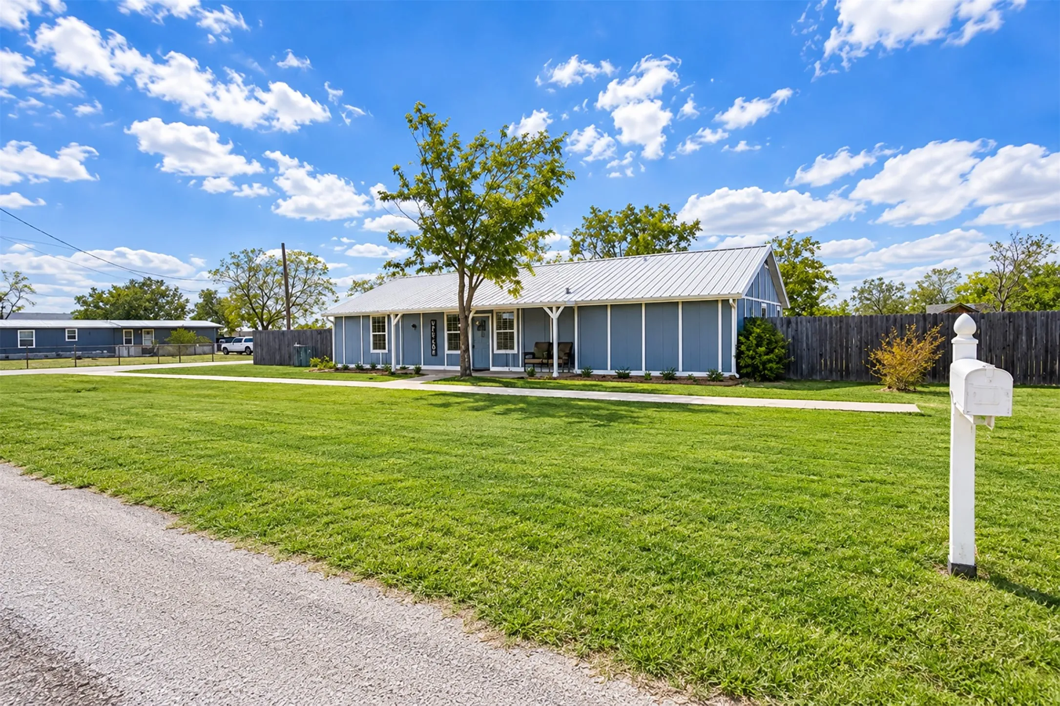 Single Family Residence For Sale in Erath County , 728 Water Oak Street, Dublin, Texas 76446, 4 Bedroom, 2 Bathroom, Garage spaces, 1,800 Sqft, built in 1994, mls#21396818, Real Estate Agent in Dublin, Homes For Sale in Erath county, Homes For Sale in Dublin, Realtor in Dublin Texas, Real Estate Brokerage Independent Realty Texas, Luminita Cordes Realtor