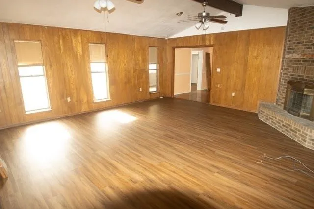 Single Family Residence For Rent in Grayson County , 109 Simmons Loop, Van Alstyne, Texas 75495, 3 Bedroom, 2 Bathroom, 2 Garage spaces, 1,896 Sqft, built in 1977, mls#21397044, Real Estate Agent in Van Alstyne, Homes For Rent in Grayson county, Homes For Rent in Van Alstyne, Realtor in Van Alstyne Texas, Real Estate Brokerage Independent Realty Texas, Luminita Cordes Realtor