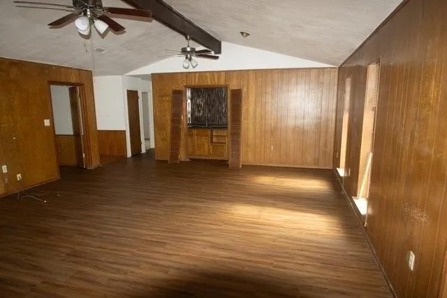 Single Family Residence For Rent in Grayson County , 109 Simmons Loop, Van Alstyne, Texas 75495, 3 Bedroom, 2 Bathroom, 2 Garage spaces, 1,896 Sqft, built in 1977, mls#21397044, Real Estate Agent in Van Alstyne, Homes For Rent in Grayson county, Homes For Rent in Van Alstyne, Realtor in Van Alstyne Texas, Real Estate Brokerage Independent Realty Texas, Luminita Cordes Realtor