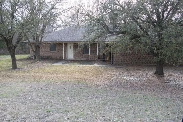 Single Family Residence For Rent in Grayson County , 109 Simmons Loop, Van Alstyne, Texas 75495, 3 Bedroom, 2 Bathroom, 2 Garage spaces, 1,896 Sqft, built in 1977, mls#21397044, Real Estate Agent in Van Alstyne, Homes For Rent in Grayson county, Homes For Rent in Van Alstyne, Realtor in Van Alstyne Texas, Real Estate Brokerage Independent Realty Texas, Luminita Cordes Realtor