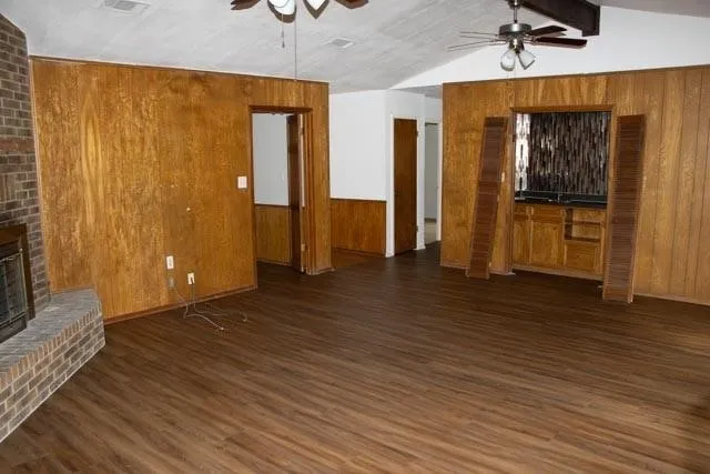 Single Family Residence For Rent in Grayson County , 109 Simmons Loop, Van Alstyne, Texas 75495, 3 Bedroom, 2 Bathroom, 2 Garage spaces, 1,896 Sqft, built in 1977, mls#21397044, Real Estate Agent in Van Alstyne, Homes For Rent in Grayson county, Homes For Rent in Van Alstyne, Realtor in Van Alstyne Texas, Real Estate Brokerage Independent Realty Texas, Luminita Cordes Realtor