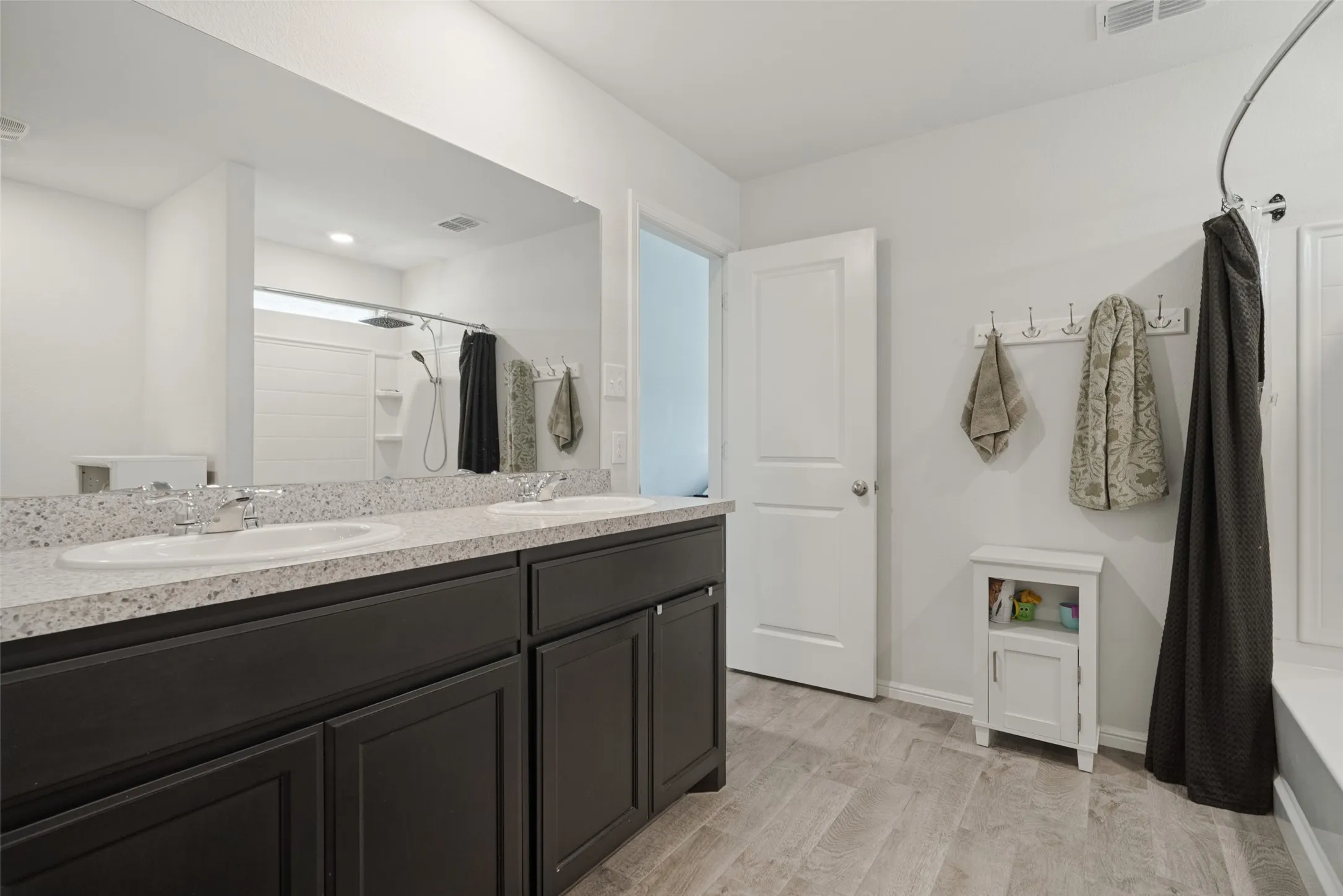 Single Family Residence For Sale in Tarrant County , 2208 Denmark Lane, Fort Worth, Texas 76108, 3 Bedroom, 2 Bathroom, 2 Garage spaces, 1,429 Sqft, built in 2020, mls#21387358, Real Estate Agent in Fort Worth, Homes For Sale in Tarrant county, Homes For Sale in Fort Worth, Realtor in Fort Worth Texas, Real Estate Brokerage Independent Realty Texas, Luminita Cordes Realtor