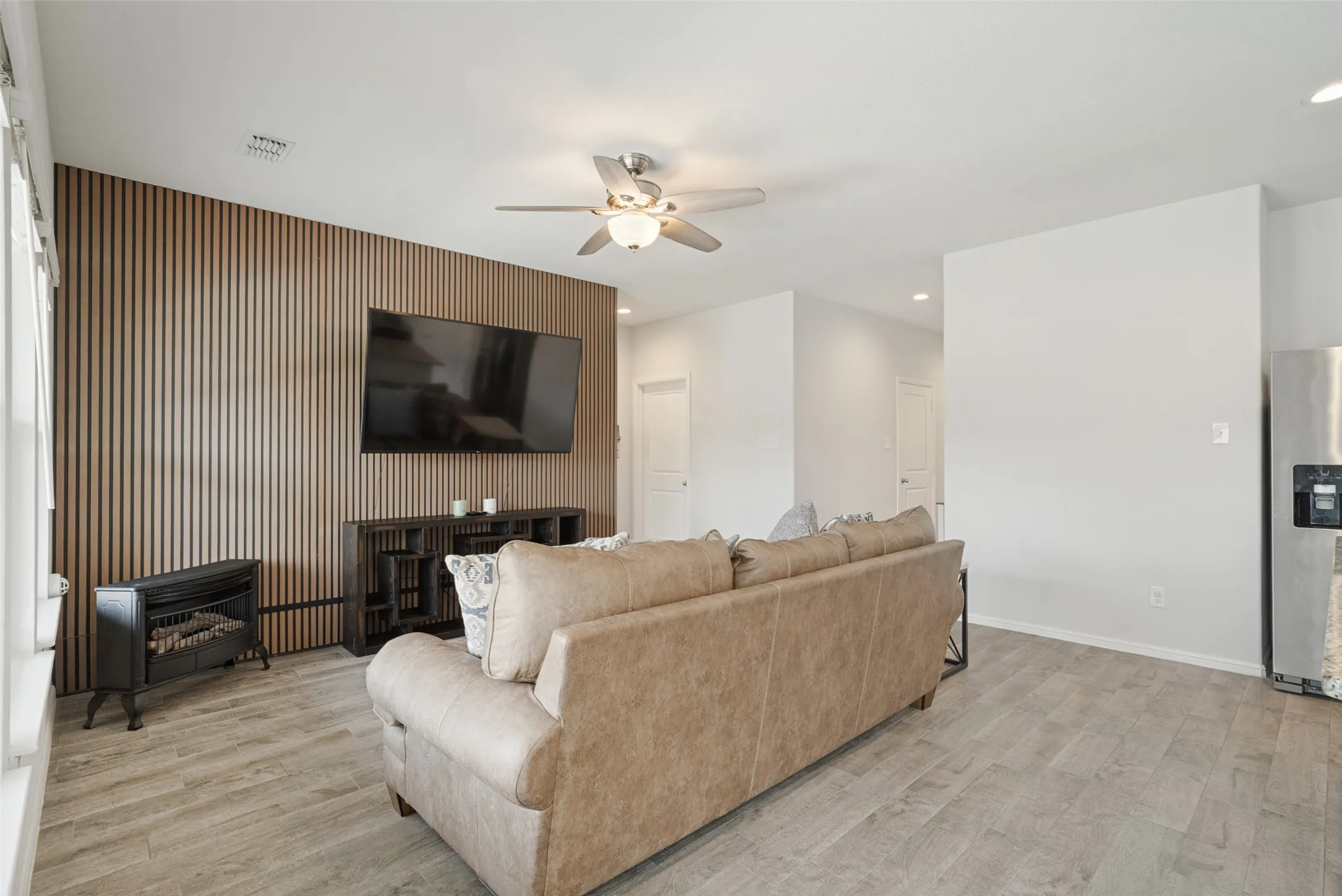 Single Family Residence For Sale in Tarrant County , 2208 Denmark Lane, Fort Worth, Texas 76108, 3 Bedroom, 2 Bathroom, 2 Garage spaces, 1,429 Sqft, built in 2020, mls#21387358, Real Estate Agent in Fort Worth, Homes For Sale in Tarrant county, Homes For Sale in Fort Worth, Realtor in Fort Worth Texas, Real Estate Brokerage Independent Realty Texas, Luminita Cordes Realtor