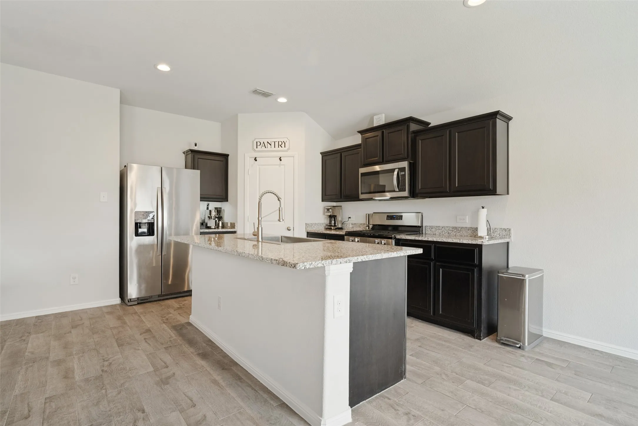 Single Family Residence For Sale in Tarrant County , 2208 Denmark Lane, Fort Worth, Texas 76108, 3 Bedroom, 2 Bathroom, 2 Garage spaces, 1,429 Sqft, built in 2020, mls#21387358, Real Estate Agent in Fort Worth, Homes For Sale in Tarrant county, Homes For Sale in Fort Worth, Realtor in Fort Worth Texas, Real Estate Brokerage Independent Realty Texas, Luminita Cordes Realtor