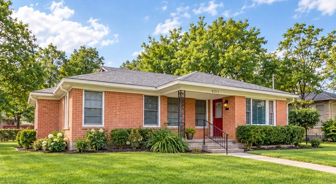 Single Family Residence For Sale in Dallas County , 1311 S Edgefield Avenue, Dallas, Texas 75208, 3 Bedroom, 2 Bathroom, 2 Garage spaces, 1,487 Sqft, built in 1952, mls#21397041, Real Estate Agent in Dallas, Homes For Sale in Dallas county, Homes For Sale in Dallas, Realtor in Dallas Texas, Real Estate Brokerage Independent Realty Texas, Luminita Cordes Realtor