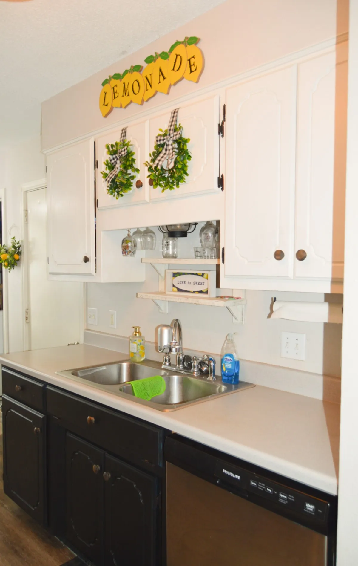 Country Kitchen with dishwasher and double sinks