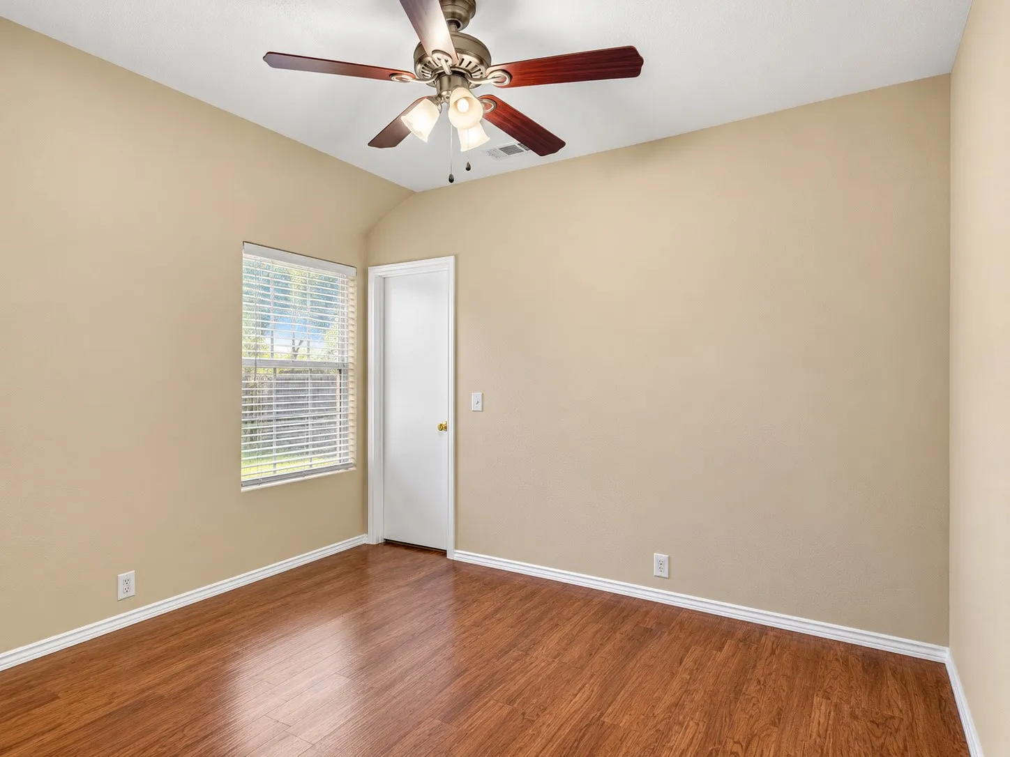Single Family Residence For Sale in Collin County , 4221 Creekstone Drive, Plano, Texas 75093, 4 Bedroom, 2 Bathroom, 2 Garage spaces, 1,787 Sqft, built in 1993, mls#21394364, Real Estate Agent in Plano, Homes For Sale in Collin county, Homes For Sale in Plano, Realtor in Plano Texas, Real Estate Brokerage Independent Realty Texas, Luminita Cordes Realtor