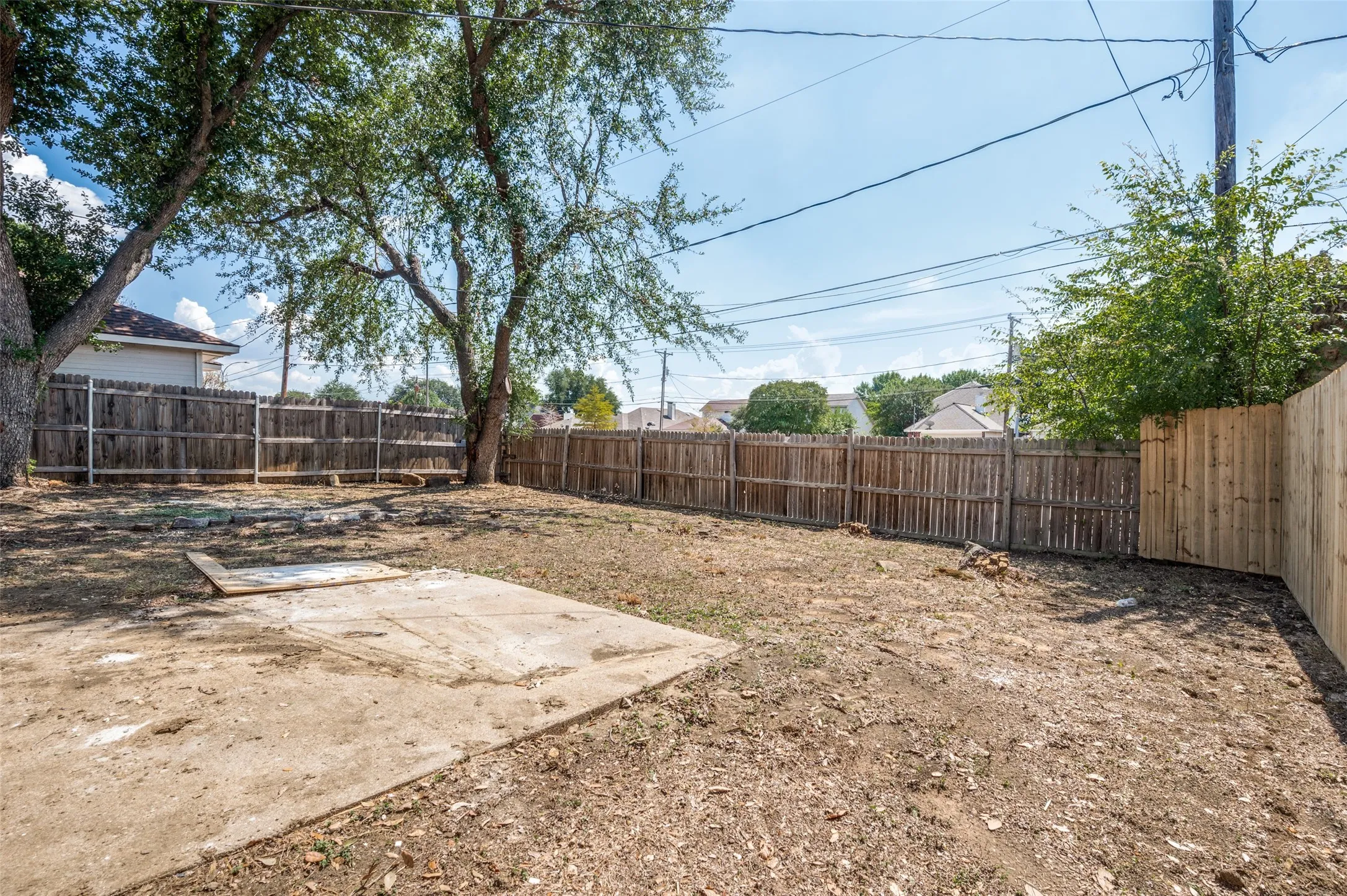 Single Family Residence For Sale in Tarrant County , 838 Cornfield Drive, Arlington, Texas 76017, 4 Bedroom, 3 Bathroom, 2 Garage spaces, 1,818 Sqft, built in 1986, mls#21396029, Real Estate Agent in Arlington, Homes For Sale in Tarrant county, Homes For Sale in Arlington, Realtor in Arlington Texas, Real Estate Brokerage Independent Realty Texas, Luminita Cordes Realtor