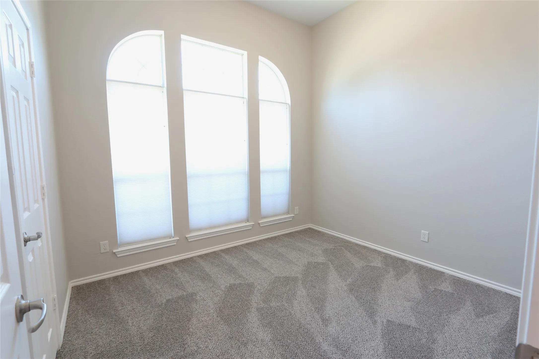 3rd Bedroom with new carpet.