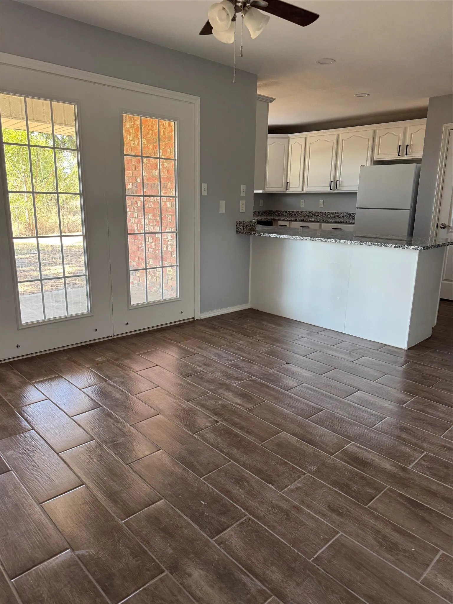 Single Family Residence For Rent in Henderson County , 109 Waldman Drive, Gun Barrel City, Texas 75156, 3 Bedroom, 2 Bathroom, 2 Garage spaces, 1,429 Sqft, built in 1995, mls#21392277, Real Estate Agent in Gun Barrel City, Homes For Rent in Henderson county, Homes For Rent in Gun Barrel City, Realtor in Gun Barrel City Texas, Real Estate Brokerage Independent Realty Texas, Luminita Cordes Realtor