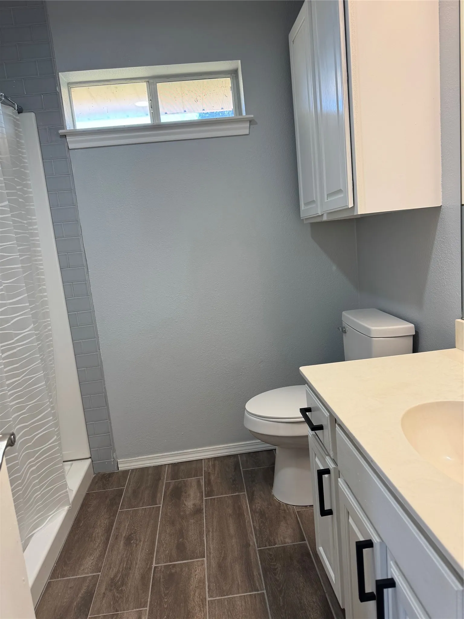 Single Family Residence For Rent in Henderson County , 109 Waldman Drive, Gun Barrel City, Texas 75156, 3 Bedroom, 2 Bathroom, 2 Garage spaces, 1,429 Sqft, built in 1995, mls#21392277, Real Estate Agent in Gun Barrel City, Homes For Rent in Henderson county, Homes For Rent in Gun Barrel City, Realtor in Gun Barrel City Texas, Real Estate Brokerage Independent Realty Texas, Luminita Cordes Realtor