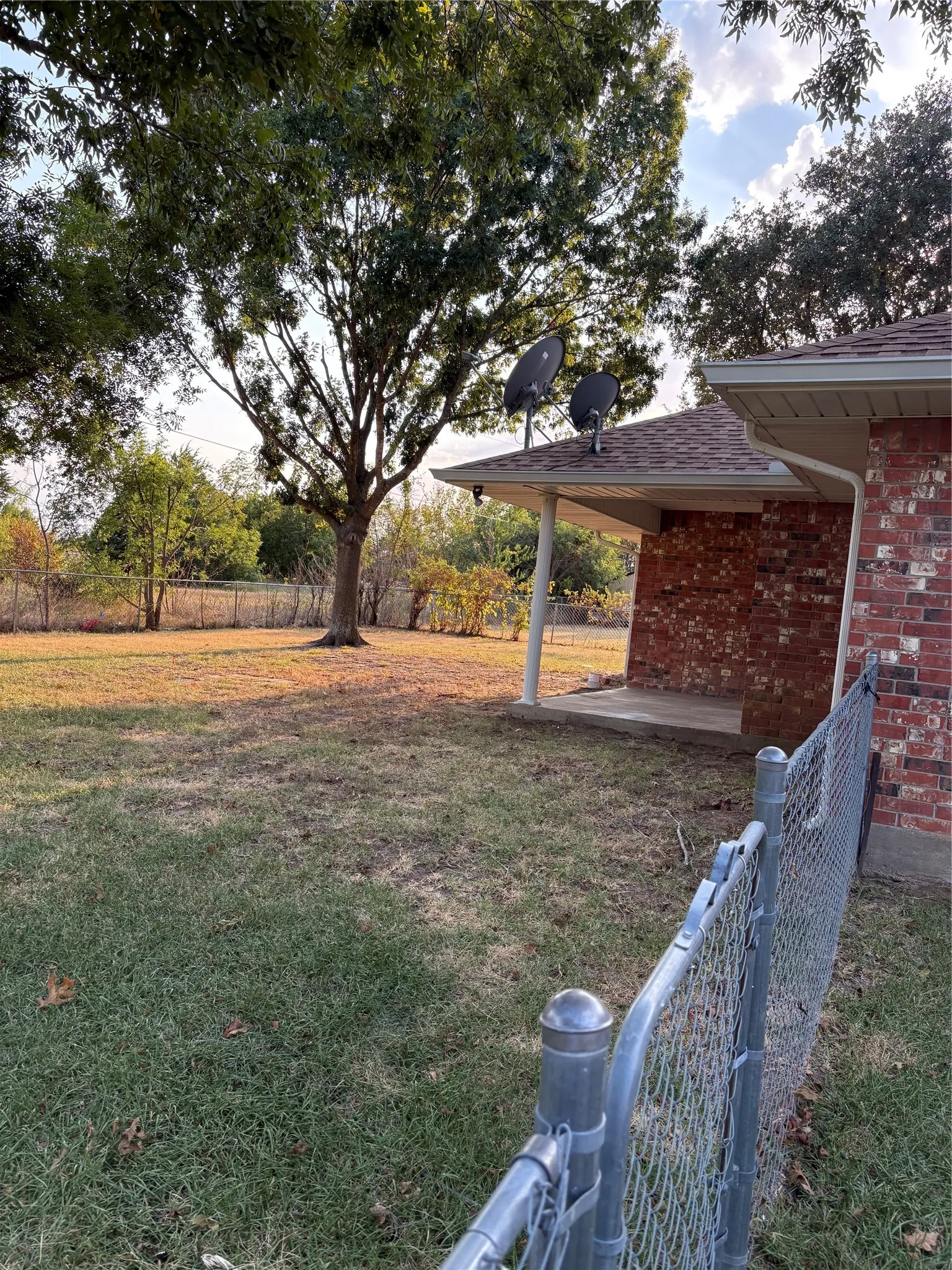 Single Family Residence For Rent in Henderson County , 109 Waldman Drive, Gun Barrel City, Texas 75156, 3 Bedroom, 2 Bathroom, 2 Garage spaces, 1,429 Sqft, built in 1995, mls#21392277, Real Estate Agent in Gun Barrel City, Homes For Rent in Henderson county, Homes For Rent in Gun Barrel City, Realtor in Gun Barrel City Texas, Real Estate Brokerage Independent Realty Texas, Luminita Cordes Realtor