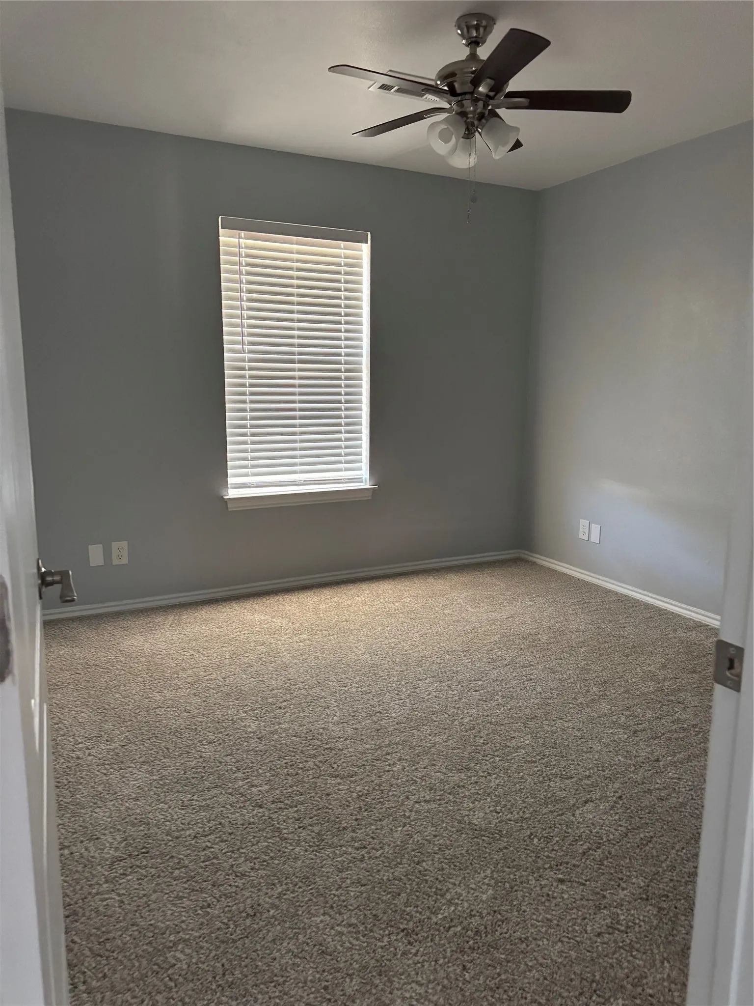 Single Family Residence For Rent in Henderson County , 109 Waldman Drive, Gun Barrel City, Texas 75156, 3 Bedroom, 2 Bathroom, 2 Garage spaces, 1,429 Sqft, built in 1995, mls#21392277, Real Estate Agent in Gun Barrel City, Homes For Rent in Henderson county, Homes For Rent in Gun Barrel City, Realtor in Gun Barrel City Texas, Real Estate Brokerage Independent Realty Texas, Luminita Cordes Realtor