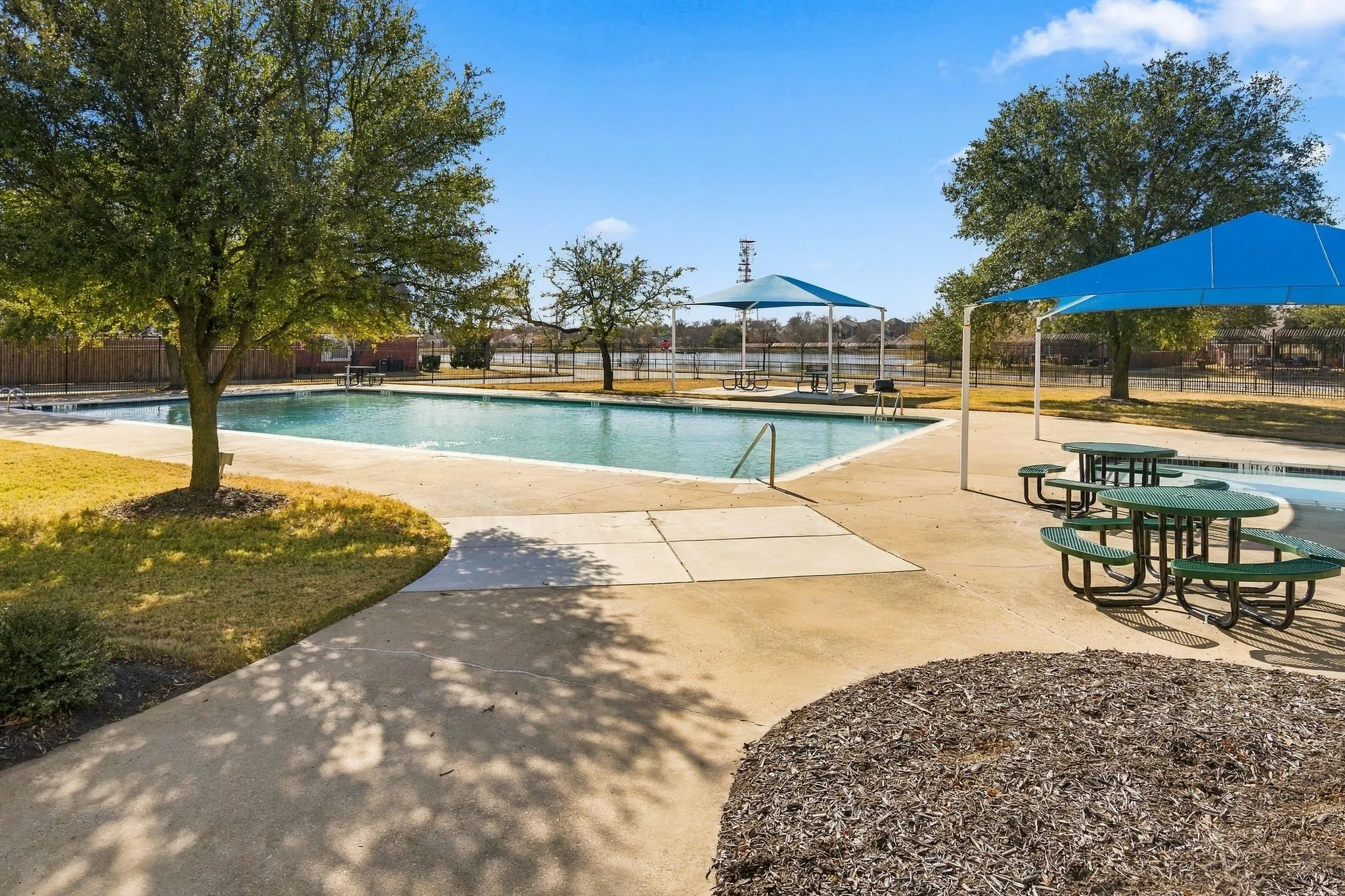 Single Family Residence For Sale in Denton County , 2412 Clubhouse Drive, Denton, Texas 76210, 3 Bedroom, 2 Bathroom, 2 Garage spaces, 1,676 Sqft, built in 2005, mls#21396956, Real Estate Agent in Denton, Homes For Sale in Denton county, Homes For Sale in Denton, Realtor in Denton Texas, Real Estate Brokerage Independent Realty Texas, Luminita Cordes Realtor