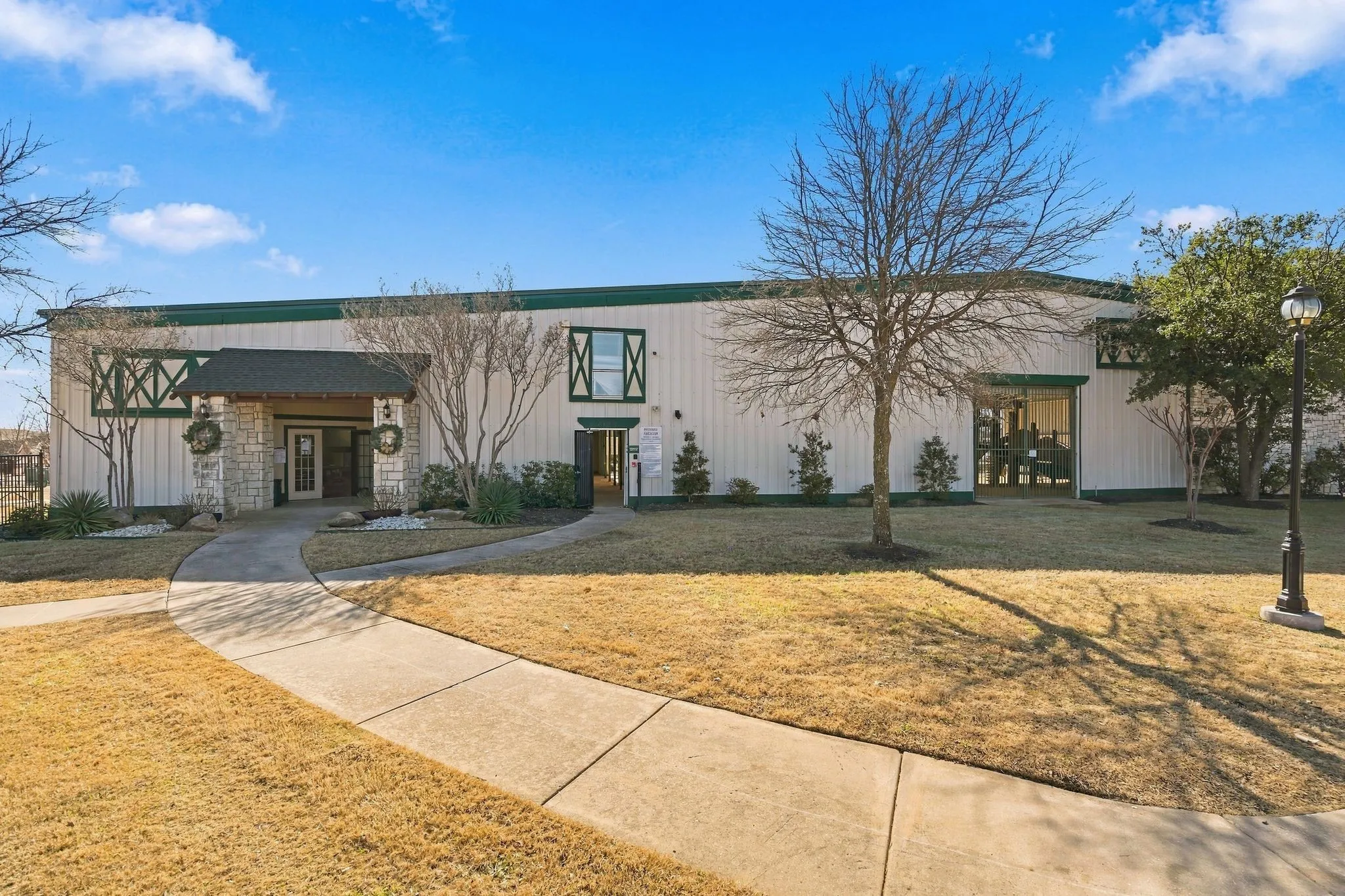 Single Family Residence For Sale in Denton County , 2412 Clubhouse Drive, Denton, Texas 76210, 3 Bedroom, 2 Bathroom, 2 Garage spaces, 1,676 Sqft, built in 2005, mls#21396956, Real Estate Agent in Denton, Homes For Sale in Denton county, Homes For Sale in Denton, Realtor in Denton Texas, Real Estate Brokerage Independent Realty Texas, Luminita Cordes Realtor