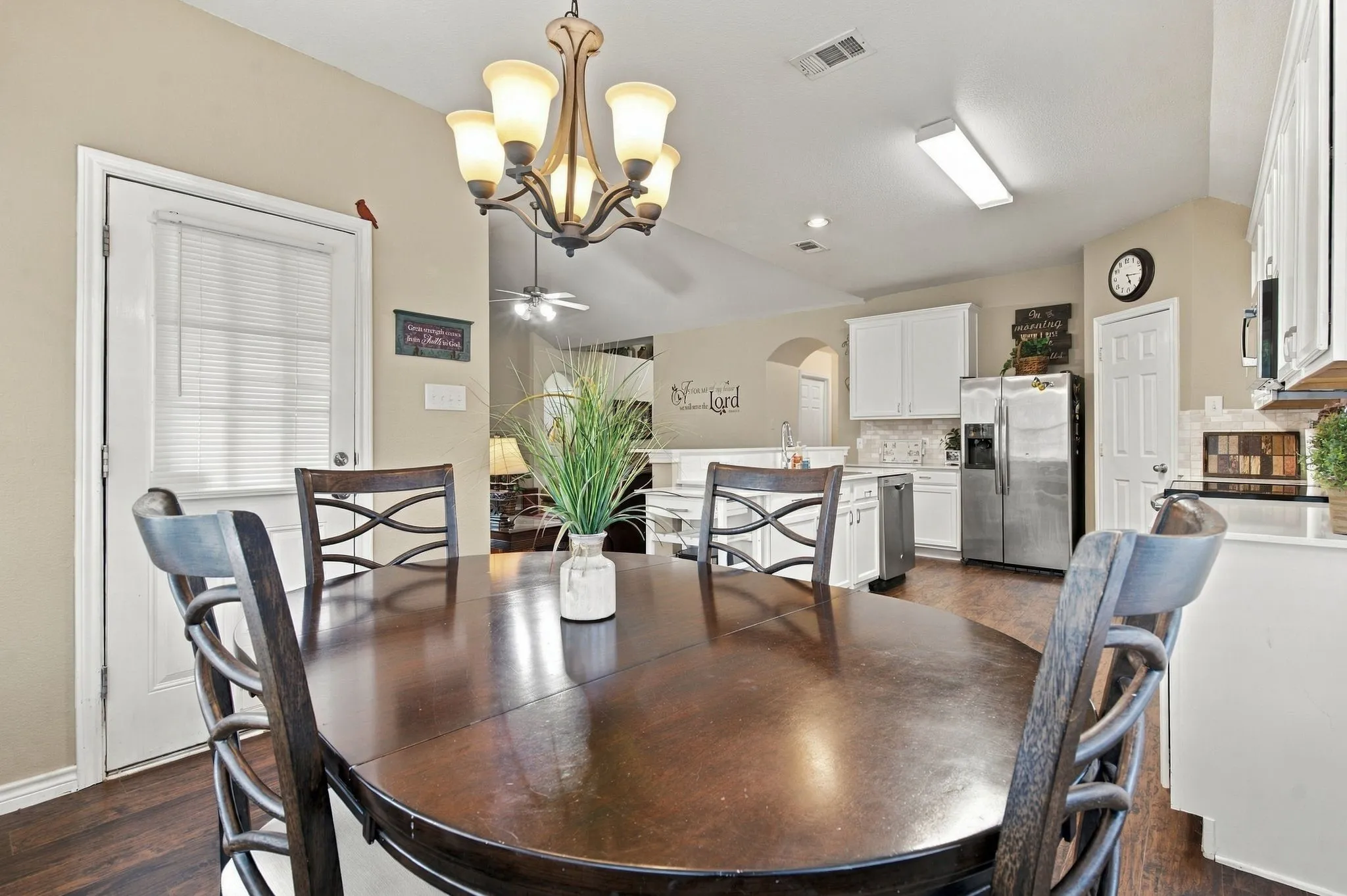 Single Family Residence For Sale in Denton County , 2412 Clubhouse Drive, Denton, Texas 76210, 3 Bedroom, 2 Bathroom, 2 Garage spaces, 1,676 Sqft, built in 2005, mls#21396956, Real Estate Agent in Denton, Homes For Sale in Denton county, Homes For Sale in Denton, Realtor in Denton Texas, Real Estate Brokerage Independent Realty Texas, Luminita Cordes Realtor