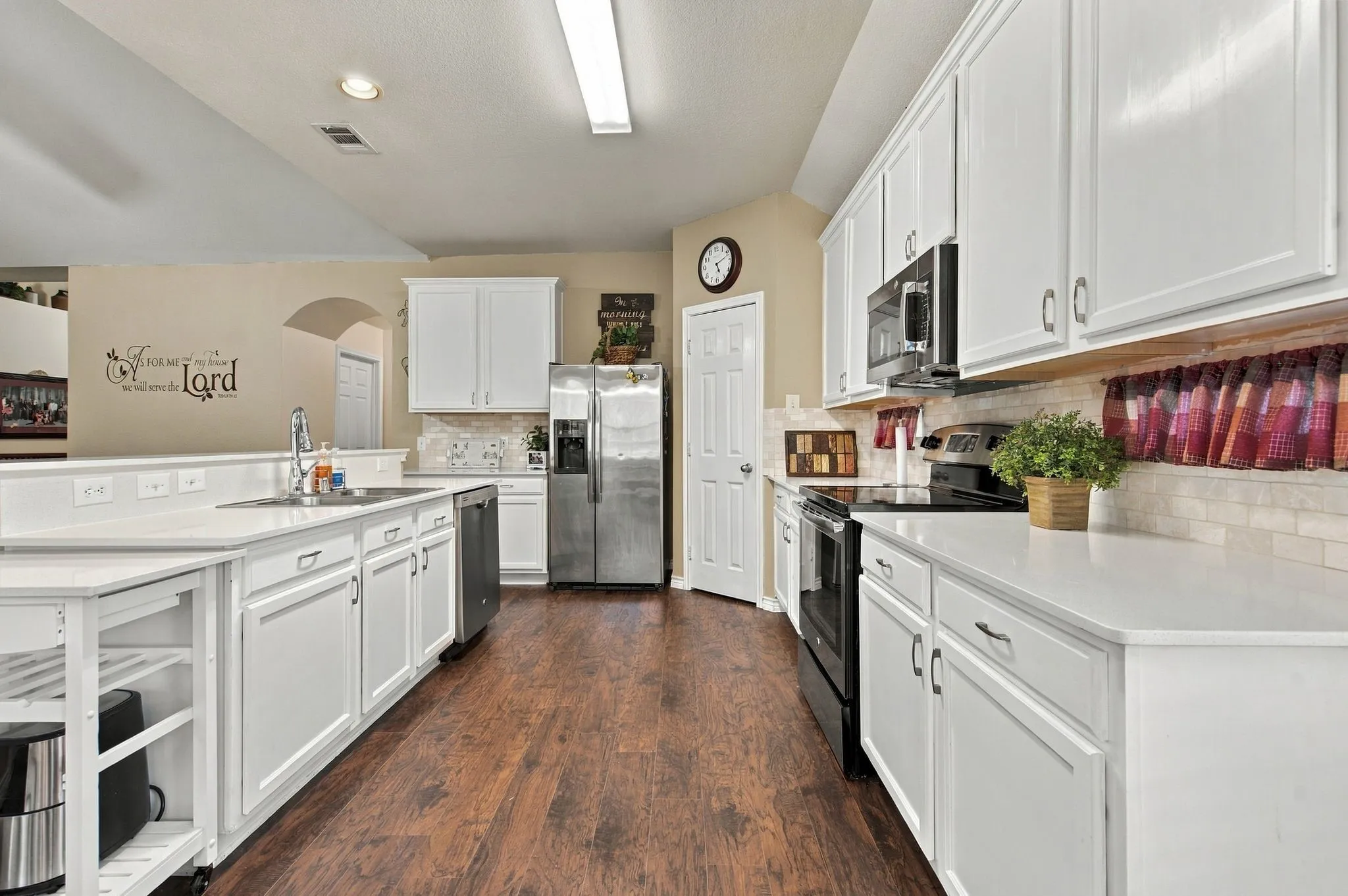 Single Family Residence For Sale in Denton County , 2412 Clubhouse Drive, Denton, Texas 76210, 3 Bedroom, 2 Bathroom, 2 Garage spaces, 1,676 Sqft, built in 2005, mls#21396956, Real Estate Agent in Denton, Homes For Sale in Denton county, Homes For Sale in Denton, Realtor in Denton Texas, Real Estate Brokerage Independent Realty Texas, Luminita Cordes Realtor