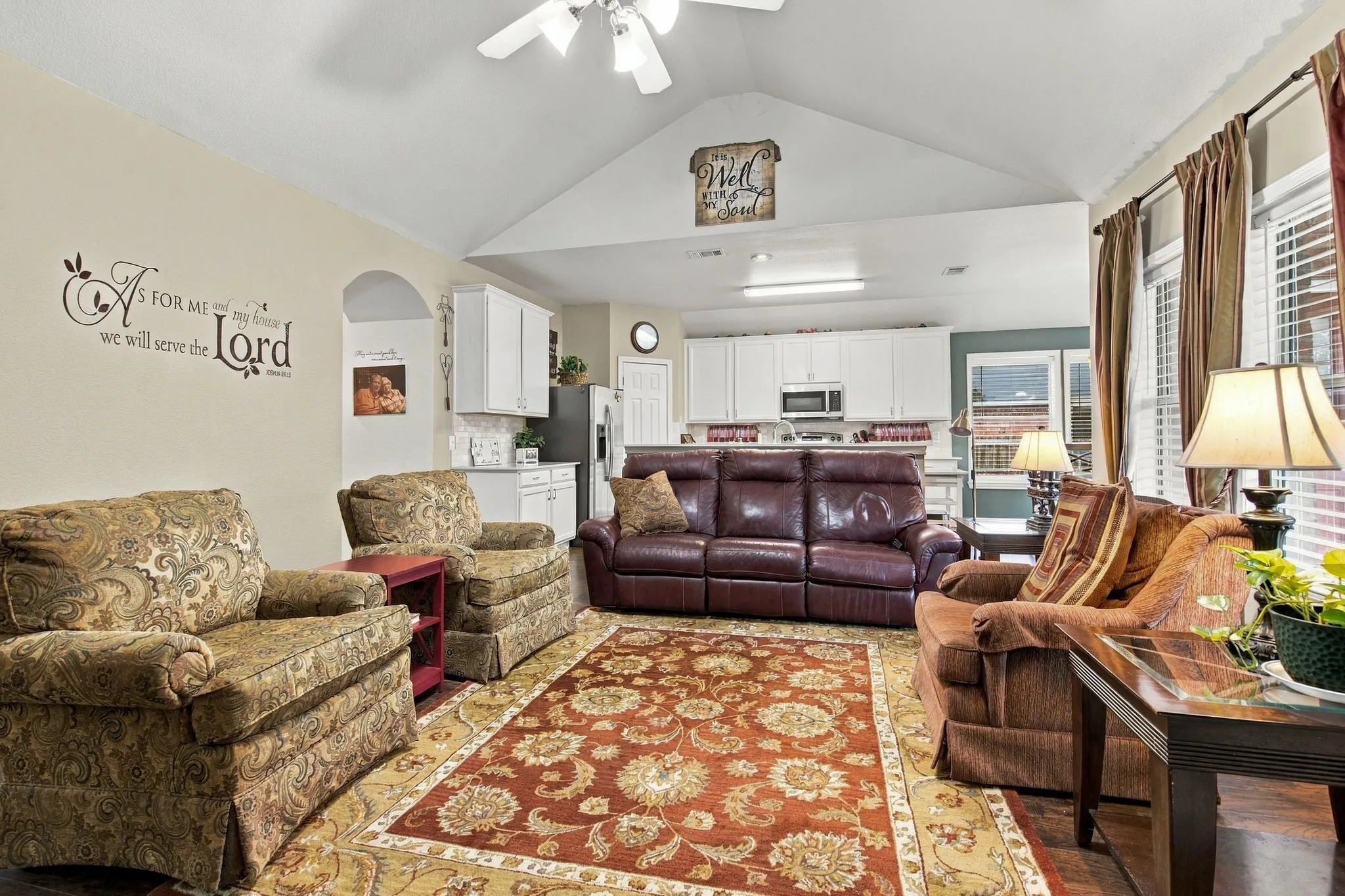 Single Family Residence For Sale in Denton County , 2412 Clubhouse Drive, Denton, Texas 76210, 3 Bedroom, 2 Bathroom, 2 Garage spaces, 1,676 Sqft, built in 2005, mls#21396956, Real Estate Agent in Denton, Homes For Sale in Denton county, Homes For Sale in Denton, Realtor in Denton Texas, Real Estate Brokerage Independent Realty Texas, Luminita Cordes Realtor