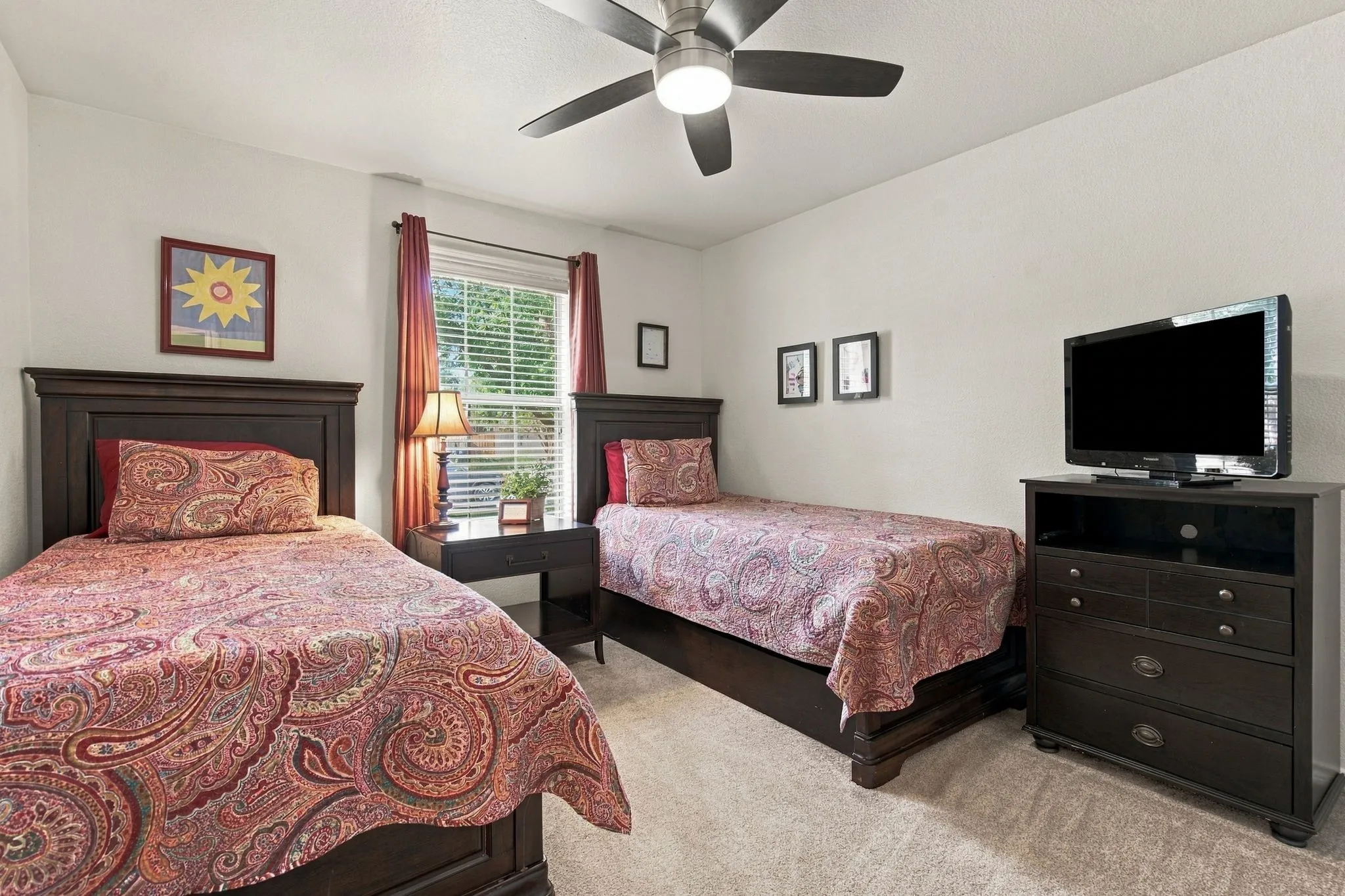 Single Family Residence For Sale in Denton County , 2412 Clubhouse Drive, Denton, Texas 76210, 3 Bedroom, 2 Bathroom, 2 Garage spaces, 1,676 Sqft, built in 2005, mls#21396956, Real Estate Agent in Denton, Homes For Sale in Denton county, Homes For Sale in Denton, Realtor in Denton Texas, Real Estate Brokerage Independent Realty Texas, Luminita Cordes Realtor