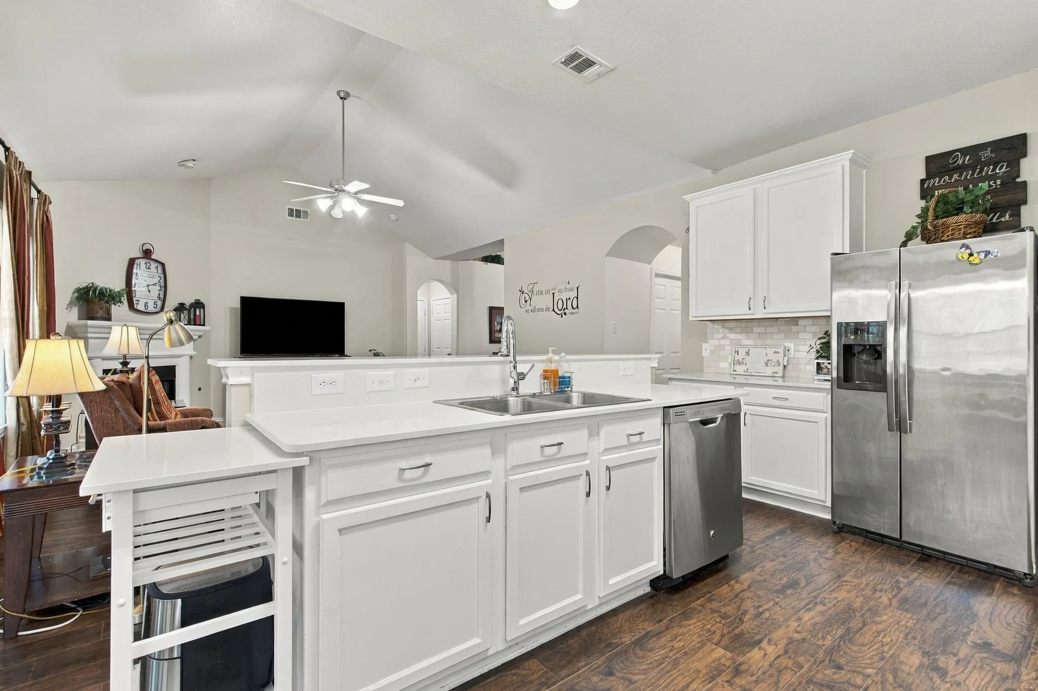 Single Family Residence For Sale in Denton County , 2412 Clubhouse Drive, Denton, Texas 76210, 3 Bedroom, 2 Bathroom, 2 Garage spaces, 1,676 Sqft, built in 2005, mls#21396956, Real Estate Agent in Denton, Homes For Sale in Denton county, Homes For Sale in Denton, Realtor in Denton Texas, Real Estate Brokerage Independent Realty Texas, Luminita Cordes Realtor