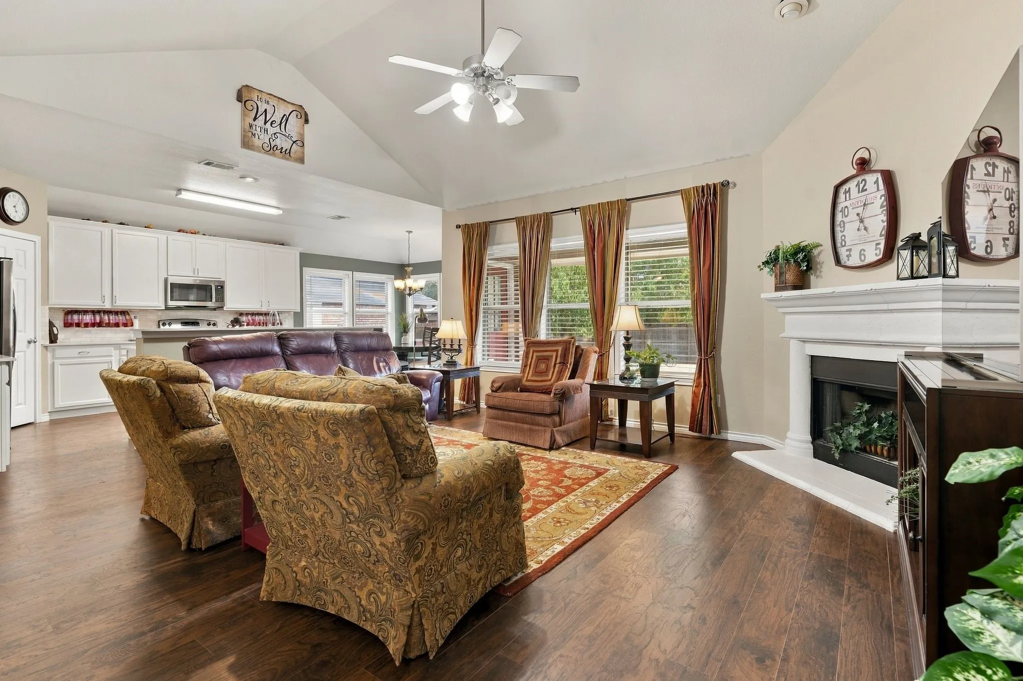 Single Family Residence For Sale in Denton County , 2412 Clubhouse Drive, Denton, Texas 76210, 3 Bedroom, 2 Bathroom, 2 Garage spaces, 1,676 Sqft, built in 2005, mls#21396956, Real Estate Agent in Denton, Homes For Sale in Denton county, Homes For Sale in Denton, Realtor in Denton Texas, Real Estate Brokerage Independent Realty Texas, Luminita Cordes Realtor