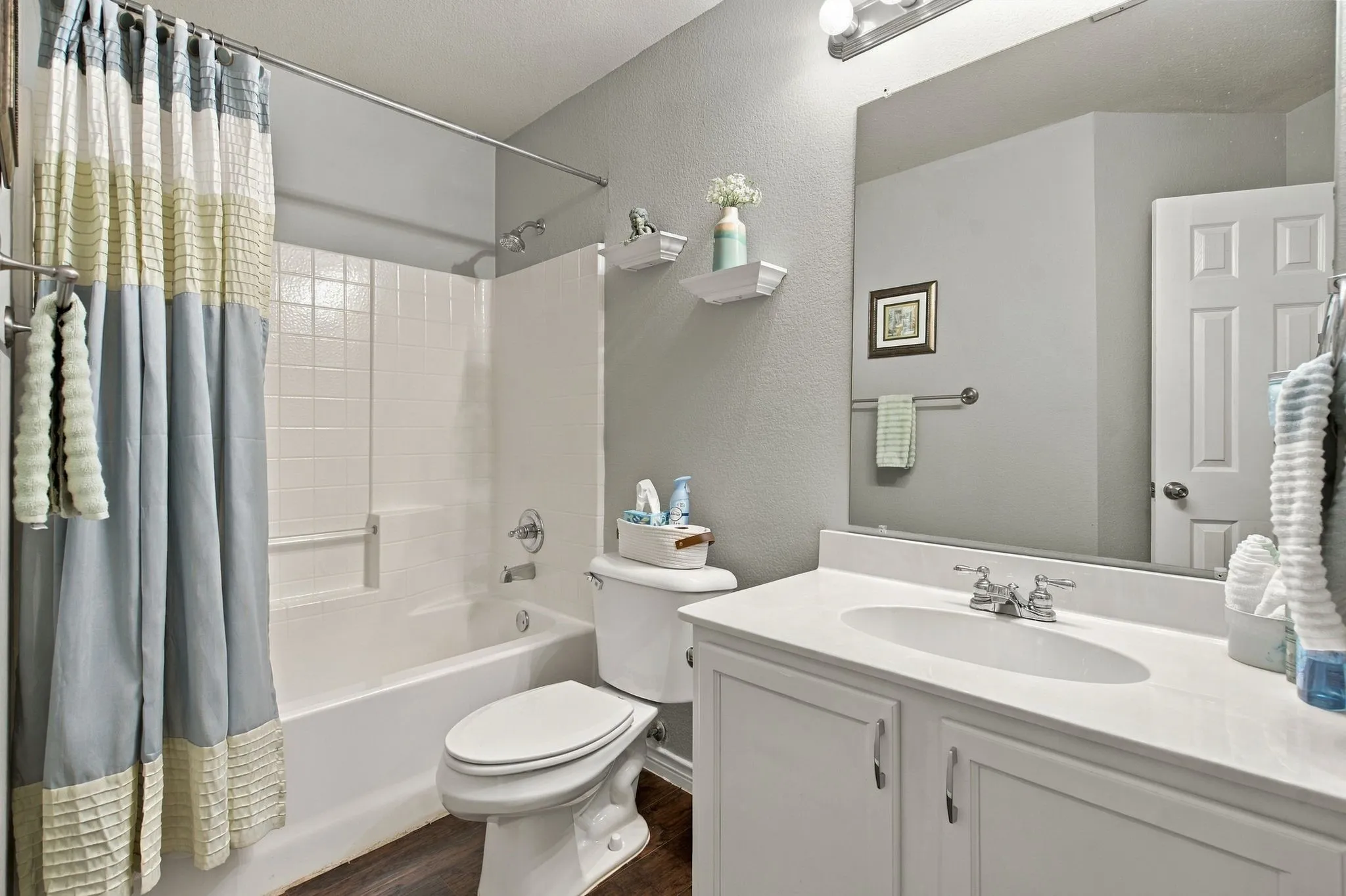 Single Family Residence For Sale in Denton County , 2412 Clubhouse Drive, Denton, Texas 76210, 3 Bedroom, 2 Bathroom, 2 Garage spaces, 1,676 Sqft, built in 2005, mls#21396956, Real Estate Agent in Denton, Homes For Sale in Denton county, Homes For Sale in Denton, Realtor in Denton Texas, Real Estate Brokerage Independent Realty Texas, Luminita Cordes Realtor