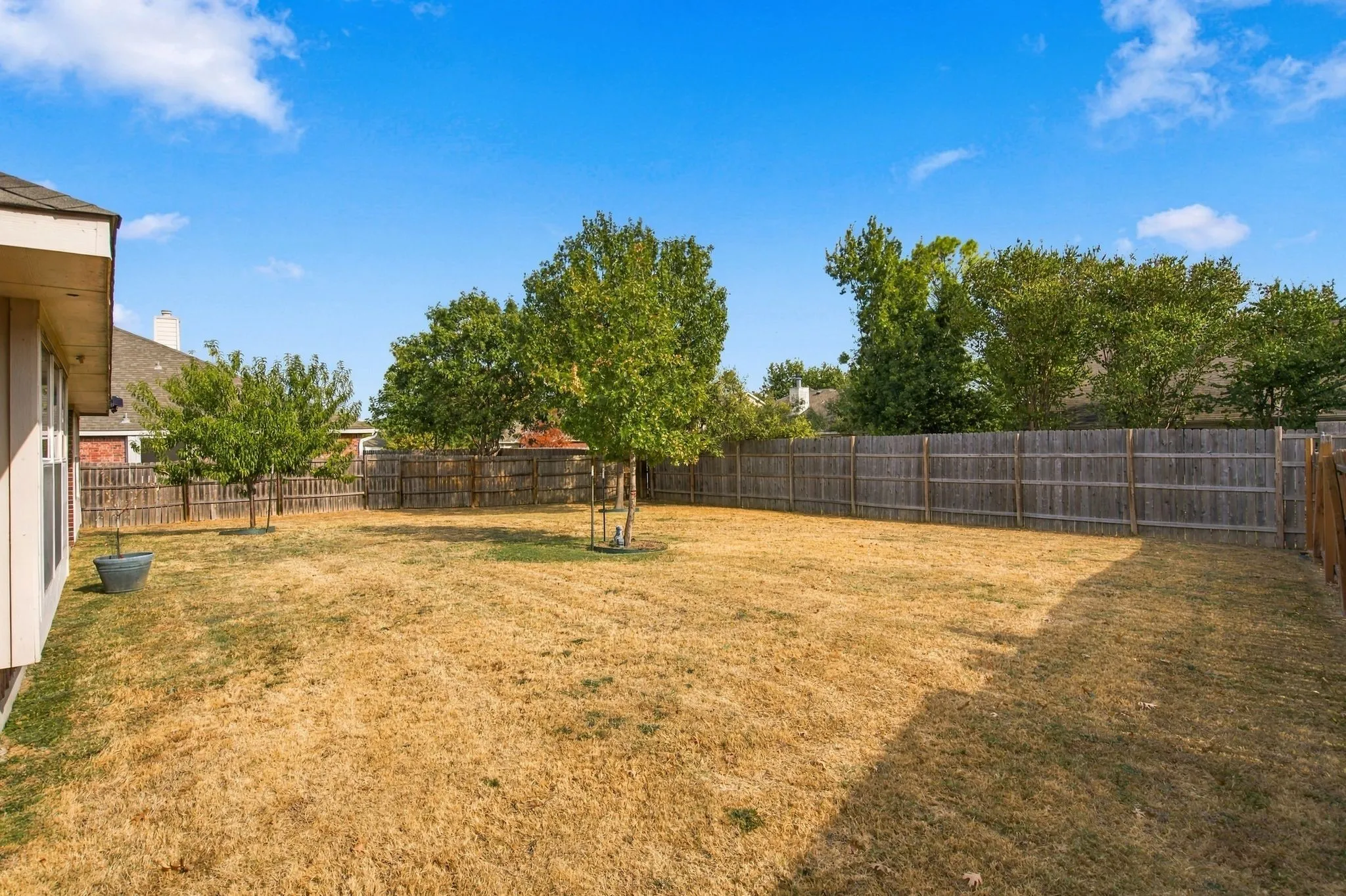 Single Family Residence For Sale in Denton County , 2412 Clubhouse Drive, Denton, Texas 76210, 3 Bedroom, 2 Bathroom, 2 Garage spaces, 1,676 Sqft, built in 2005, mls#21396956, Real Estate Agent in Denton, Homes For Sale in Denton county, Homes For Sale in Denton, Realtor in Denton Texas, Real Estate Brokerage Independent Realty Texas, Luminita Cordes Realtor