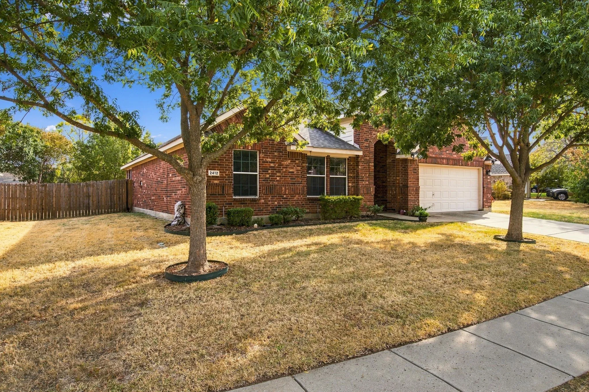 Single Family Residence For Sale in Denton County , 2412 Clubhouse Drive, Denton, Texas 76210, 3 Bedroom, 2 Bathroom, 2 Garage spaces, 1,676 Sqft, built in 2005, mls#21396956, Real Estate Agent in Denton, Homes For Sale in Denton county, Homes For Sale in Denton, Realtor in Denton Texas, Real Estate Brokerage Independent Realty Texas, Luminita Cordes Realtor
