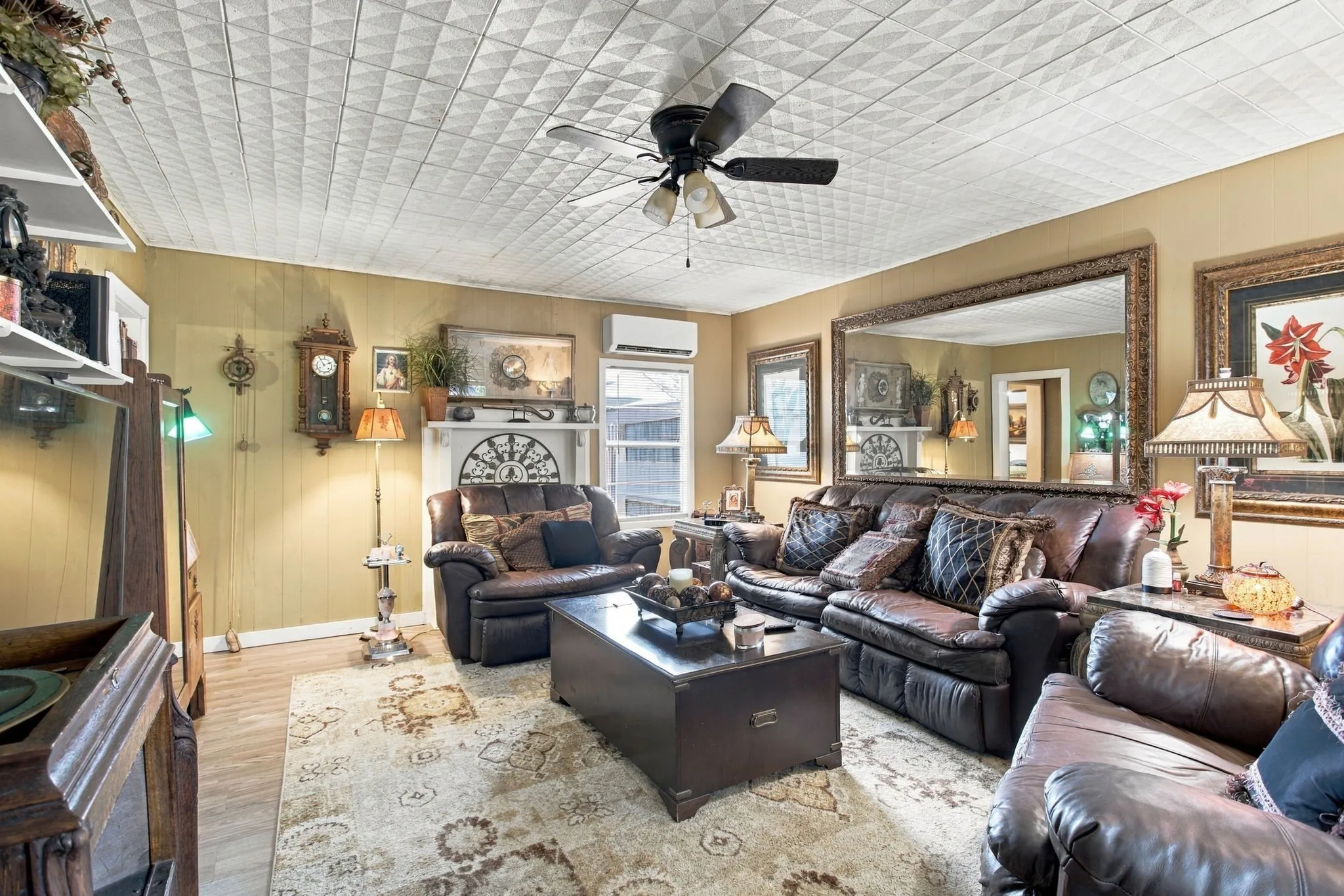 Single Family Residence For Sale in Grayson County , 215 W Munson Street, Denison, Texas 75020, 3 Bedroom, 2 Bathroom, Garage spaces, 1,218 Sqft, built in 1945, mls#21397056, Real Estate Agent in Denison, Homes For Sale in Grayson county, Homes For Sale in Denison, Realtor in Denison Texas, Real Estate Brokerage Independent Realty Texas, Luminita Cordes Realtor