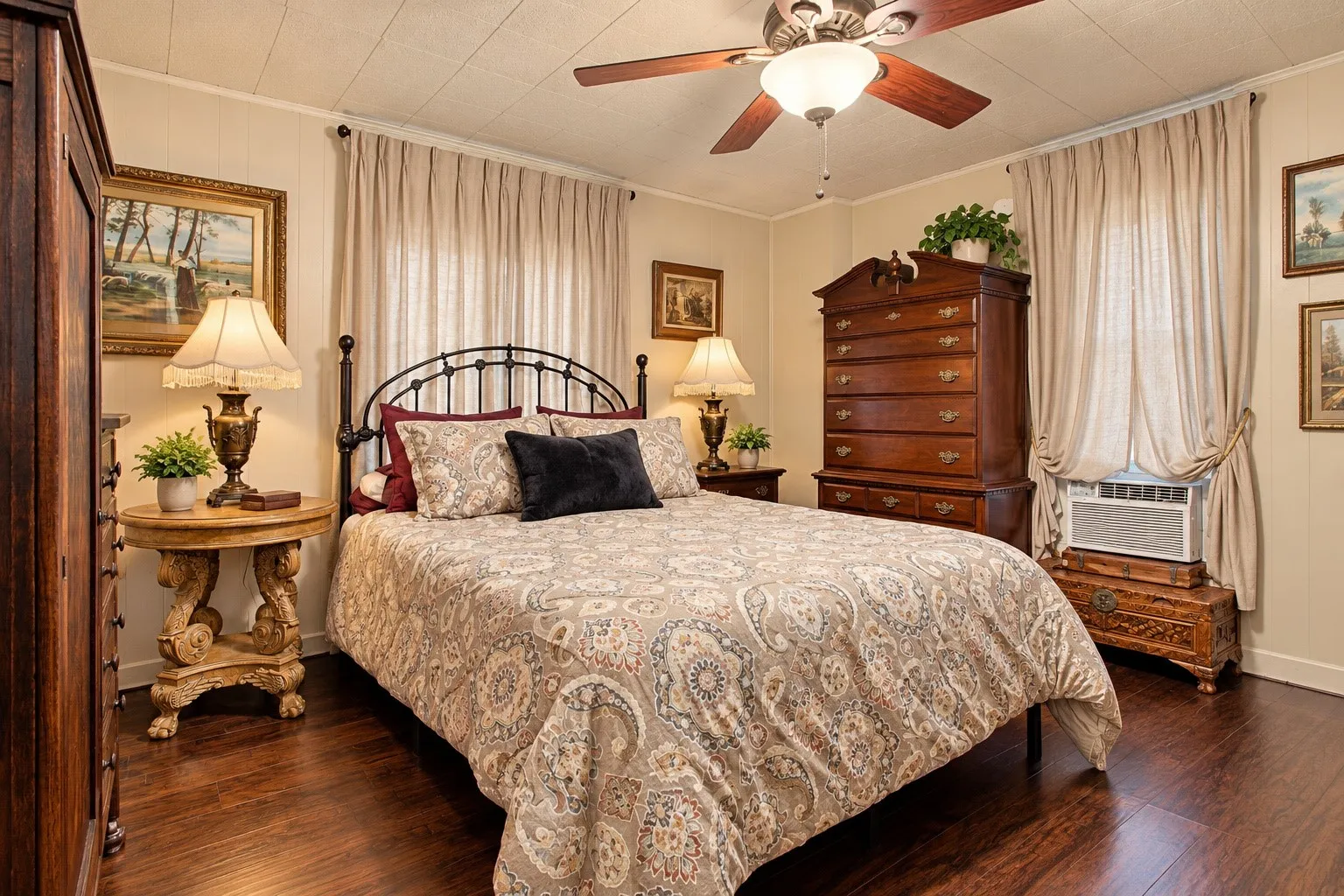Single Family Residence For Sale in Grayson County , 215 W Munson Street, Denison, Texas 75020, 3 Bedroom, 2 Bathroom, Garage spaces, 1,218 Sqft, built in 1945, mls#21397056, Real Estate Agent in Denison, Homes For Sale in Grayson county, Homes For Sale in Denison, Realtor in Denison Texas, Real Estate Brokerage Independent Realty Texas, Luminita Cordes Realtor