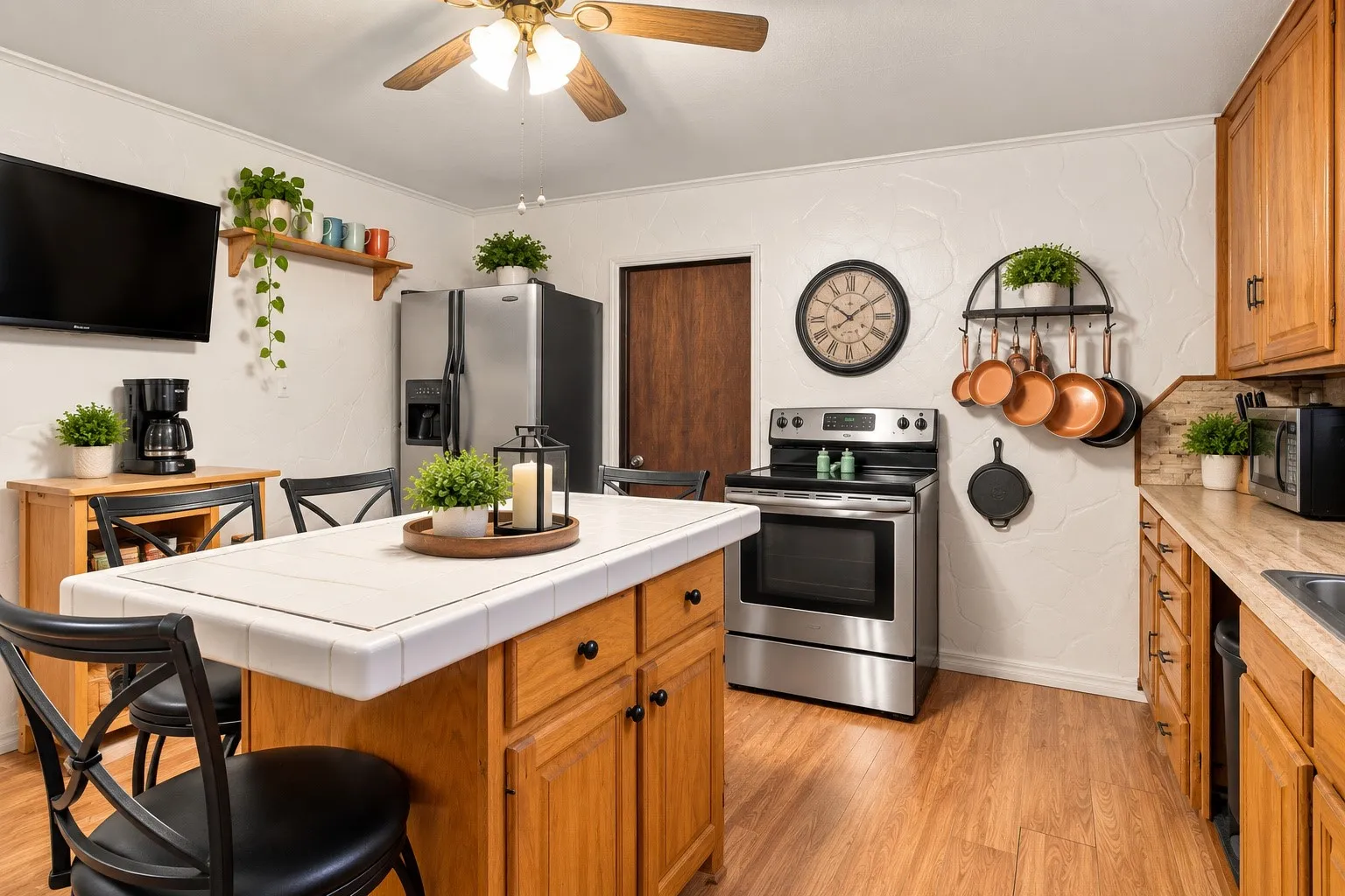 Single Family Residence For Sale in Grayson County , 215 W Munson Street, Denison, Texas 75020, 3 Bedroom, 2 Bathroom, Garage spaces, 1,218 Sqft, built in 1945, mls#21397056, Real Estate Agent in Denison, Homes For Sale in Grayson county, Homes For Sale in Denison, Realtor in Denison Texas, Real Estate Brokerage Independent Realty Texas, Luminita Cordes Realtor
