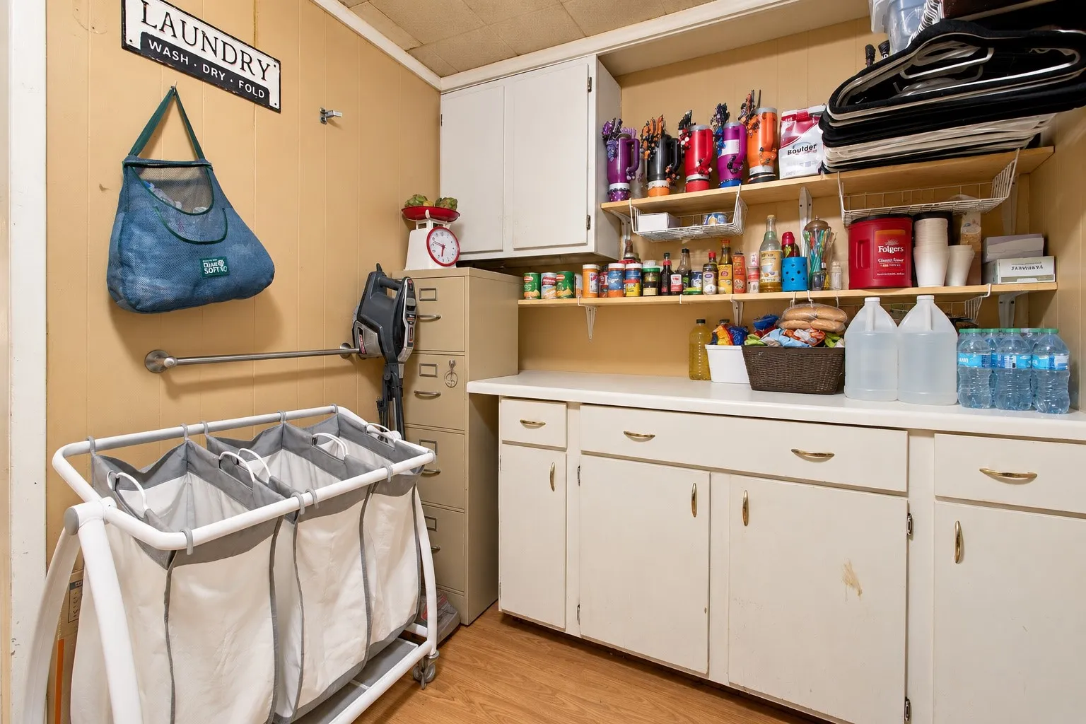 Single Family Residence For Sale in Grayson County , 215 W Munson Street, Denison, Texas 75020, 3 Bedroom, 2 Bathroom, Garage spaces, 1,218 Sqft, built in 1945, mls#21397056, Real Estate Agent in Denison, Homes For Sale in Grayson county, Homes For Sale in Denison, Realtor in Denison Texas, Real Estate Brokerage Independent Realty Texas, Luminita Cordes Realtor