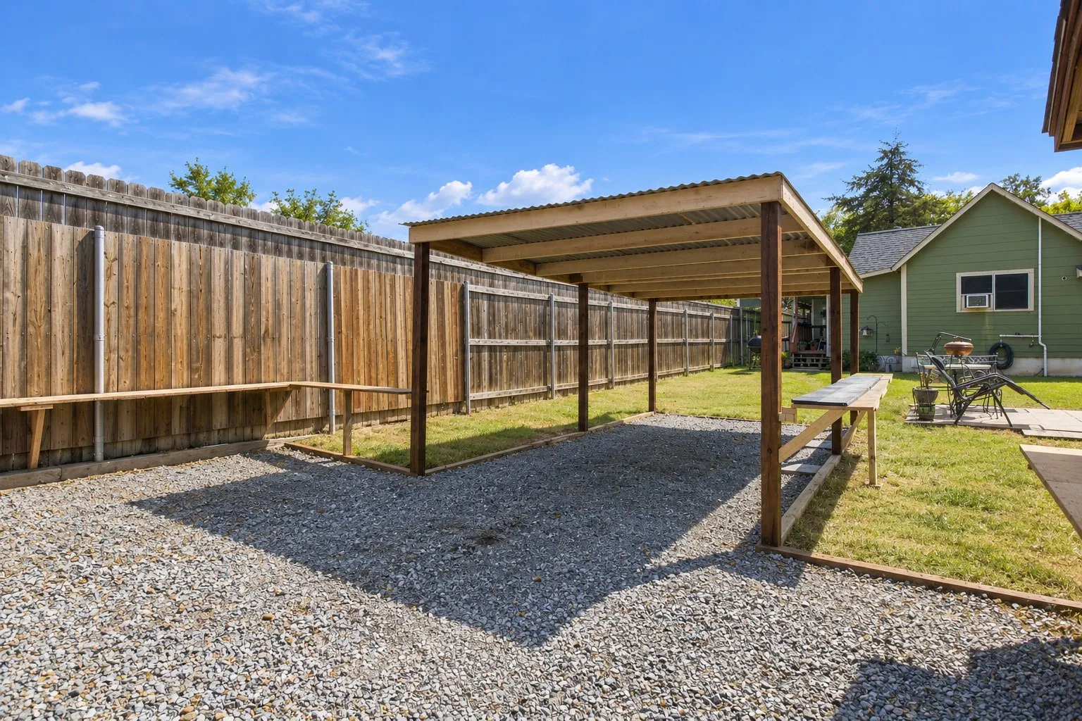 Single Family Residence For Sale in Grayson County , 215 W Munson Street, Denison, Texas 75020, 3 Bedroom, 2 Bathroom, Garage spaces, 1,218 Sqft, built in 1945, mls#21397056, Real Estate Agent in Denison, Homes For Sale in Grayson county, Homes For Sale in Denison, Realtor in Denison Texas, Real Estate Brokerage Independent Realty Texas, Luminita Cordes Realtor