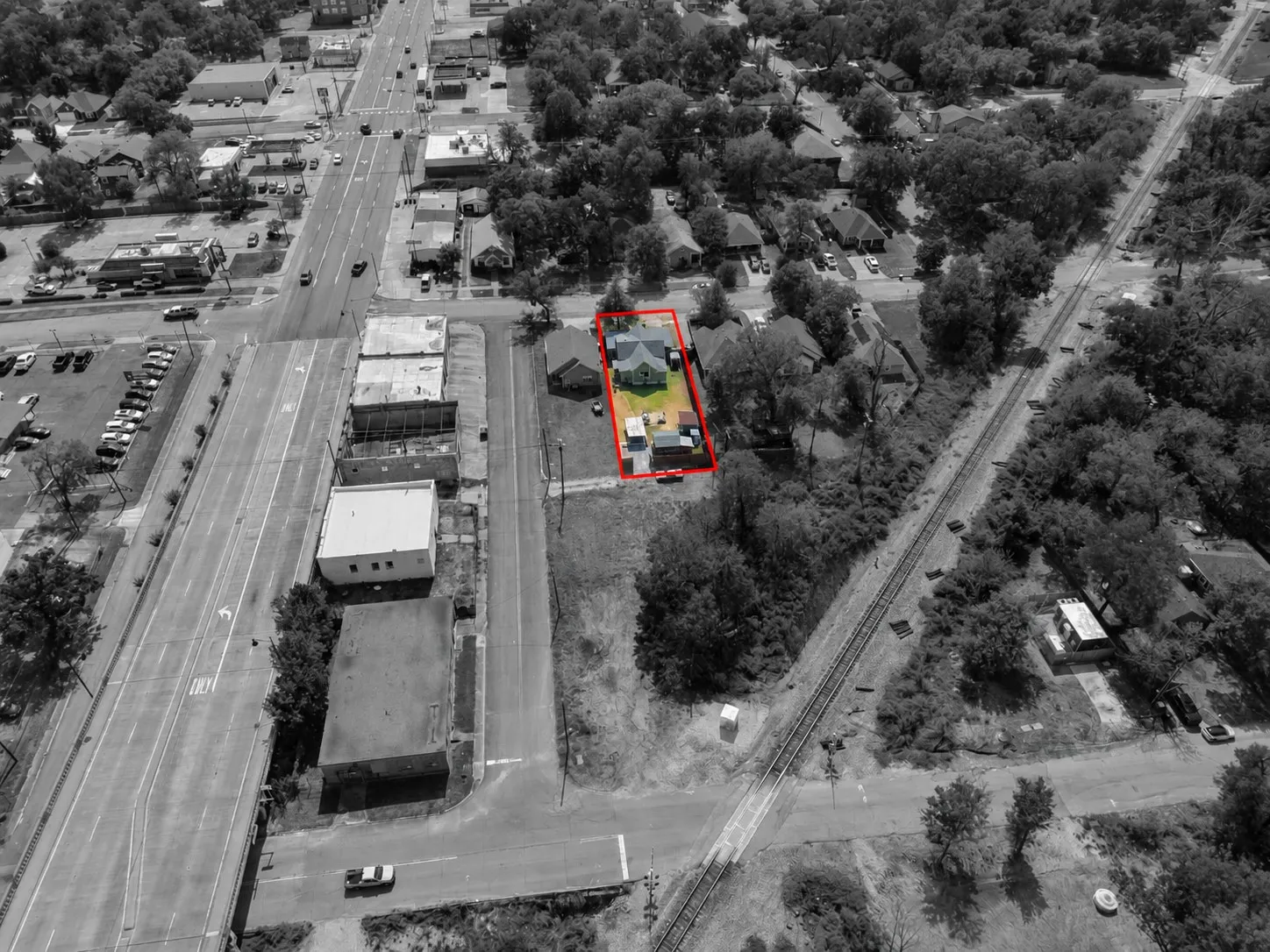 Single Family Residence For Sale in Grayson County , 215 W Munson Street, Denison, Texas 75020, 3 Bedroom, 2 Bathroom, Garage spaces, 1,218 Sqft, built in 1945, mls#21397056, Real Estate Agent in Denison, Homes For Sale in Grayson county, Homes For Sale in Denison, Realtor in Denison Texas, Real Estate Brokerage Independent Realty Texas, Luminita Cordes Realtor